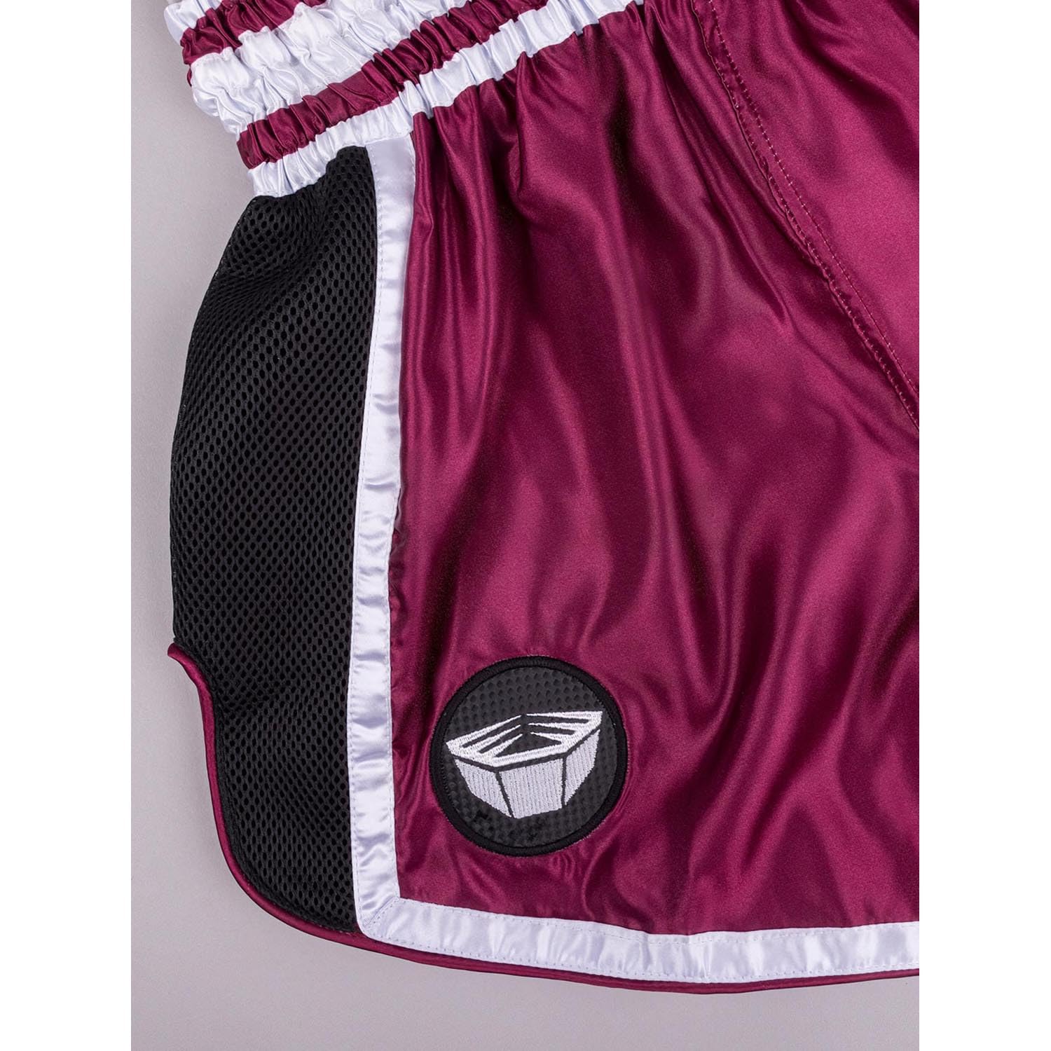 Muay Thai Shorts, Represent, Rot-schwarz, Kickboxhose für Training & Wettkampf, Thaibox Shorts Satin, Atmungsaktiv, Langlebig, Kampfsporthose für MMA, K1, Boxen, Thai Boxen