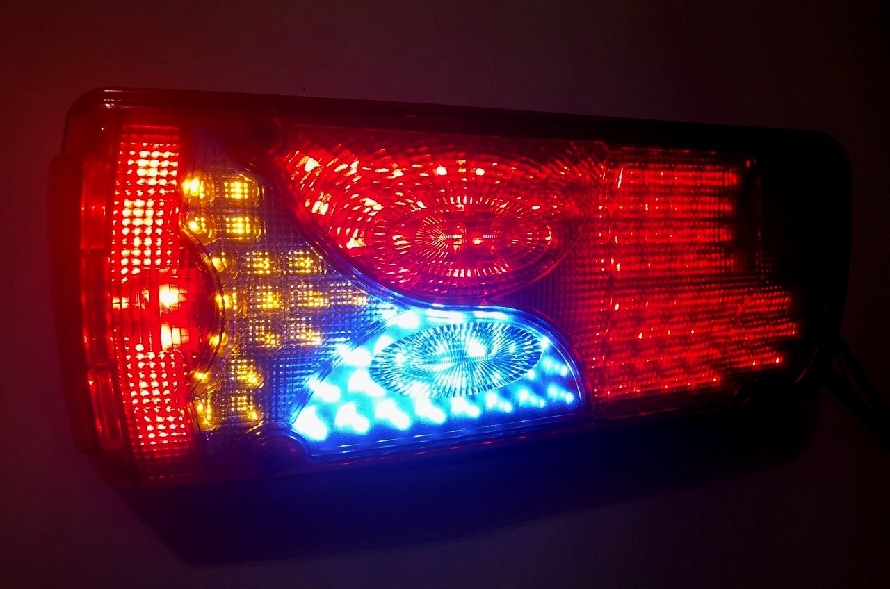Tylne światła LED 2 x 24 V, 6 funkcji do ciężarówki, podwozia, przyczepy, ciężarówki, przyczepy MAN400 mm