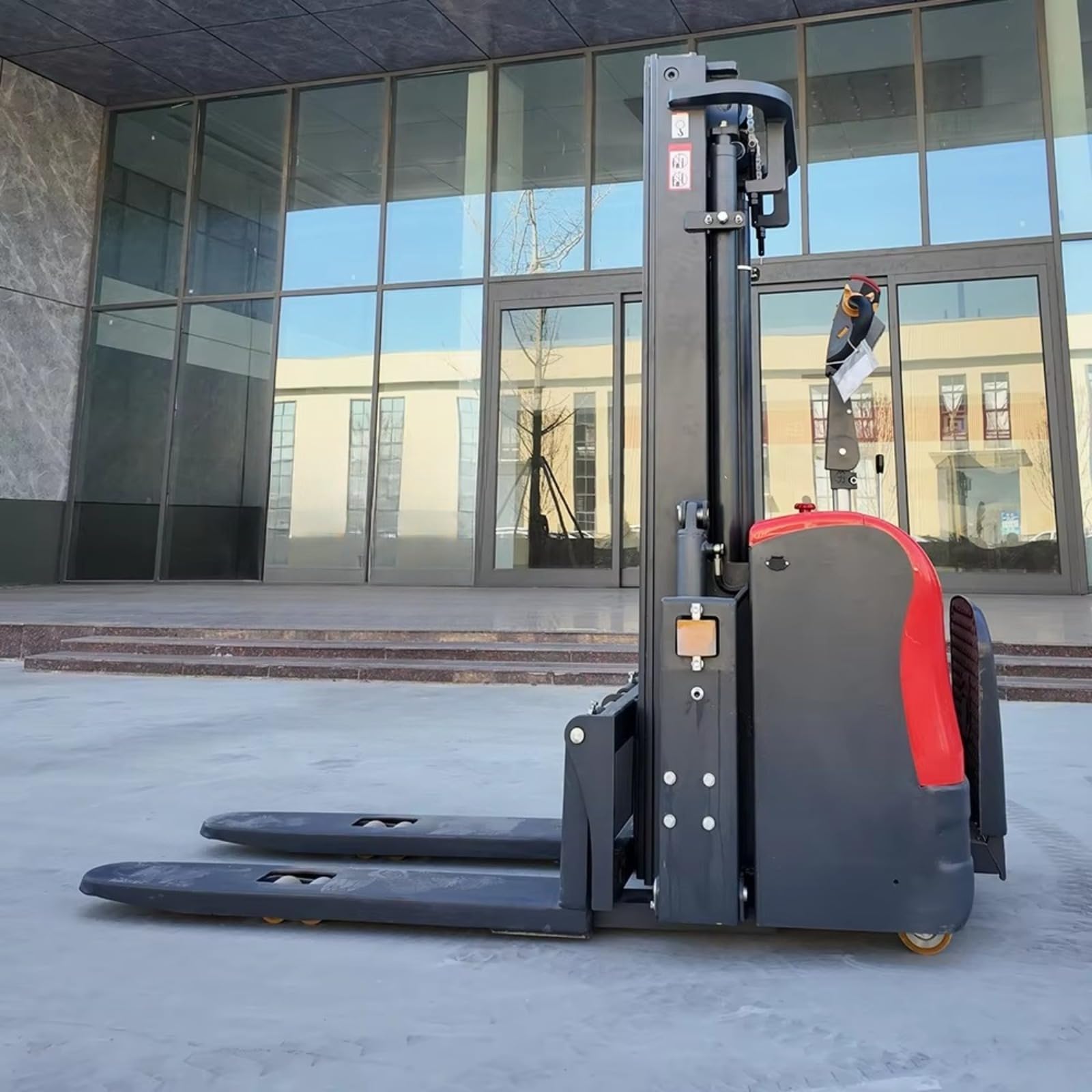 Elektryczny wózek widłowy do dużych obciążeń – napędzany wózek magazynowy – kompaktowy elektryczny układacz do transportu materiałów – idealny do zastosowań przemysłowych i magazynowych, pojemność 1,5