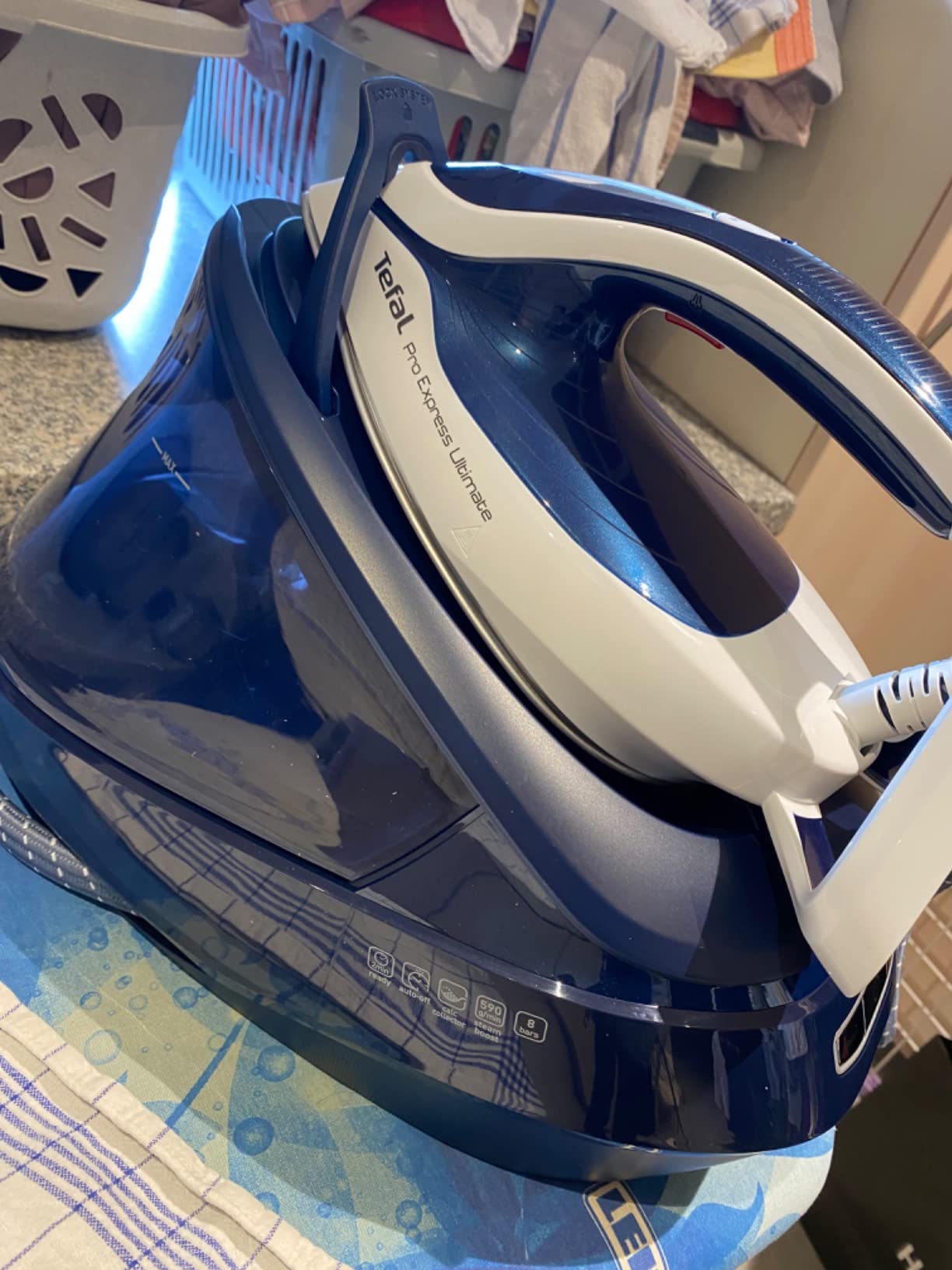 Ironing with powerful steam