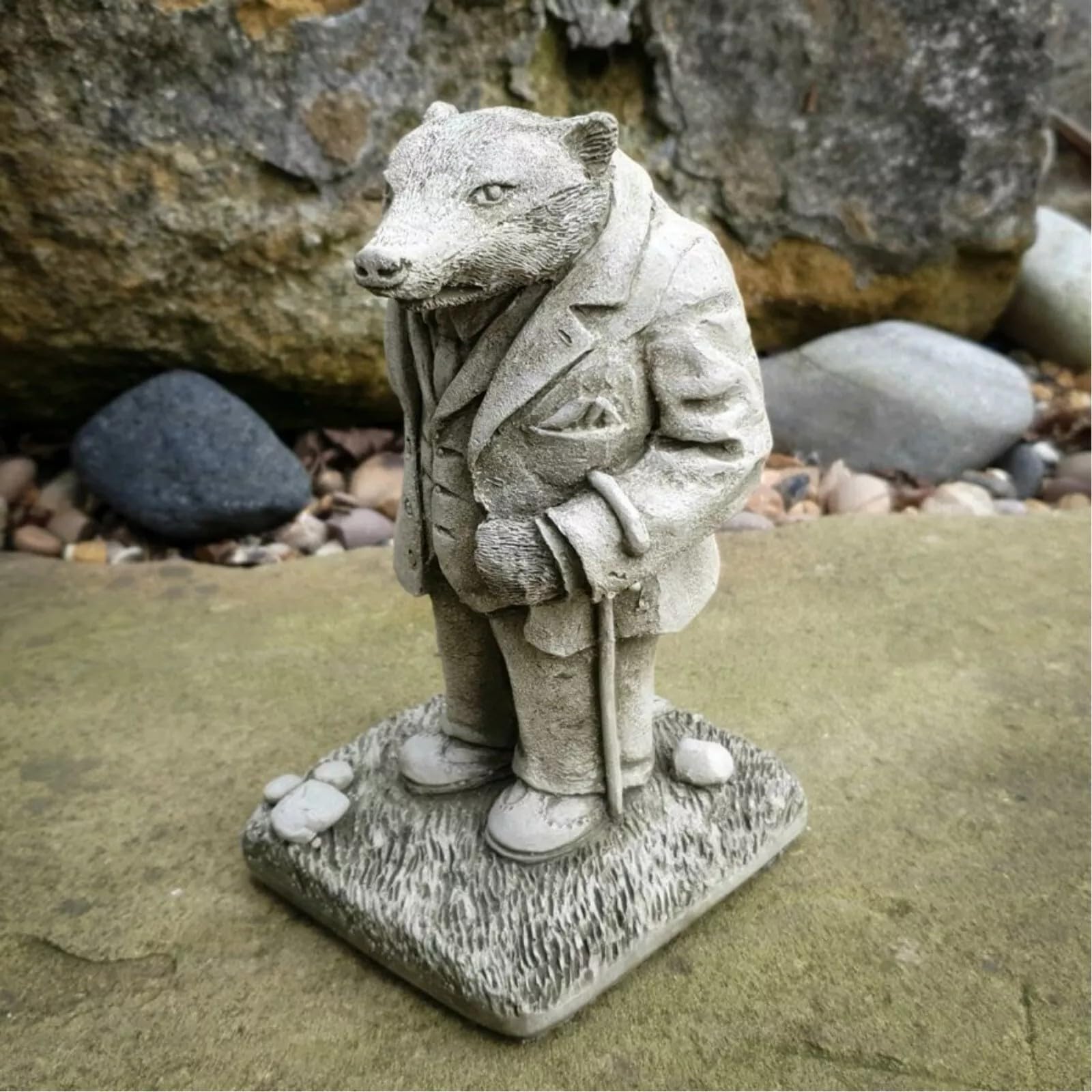 Fyne-Finds Antique Finish Mr Badger Stone Statue Wind In The Willow Animal Garden Decor Outdoor Ornament Figure Decorative Weatherproof