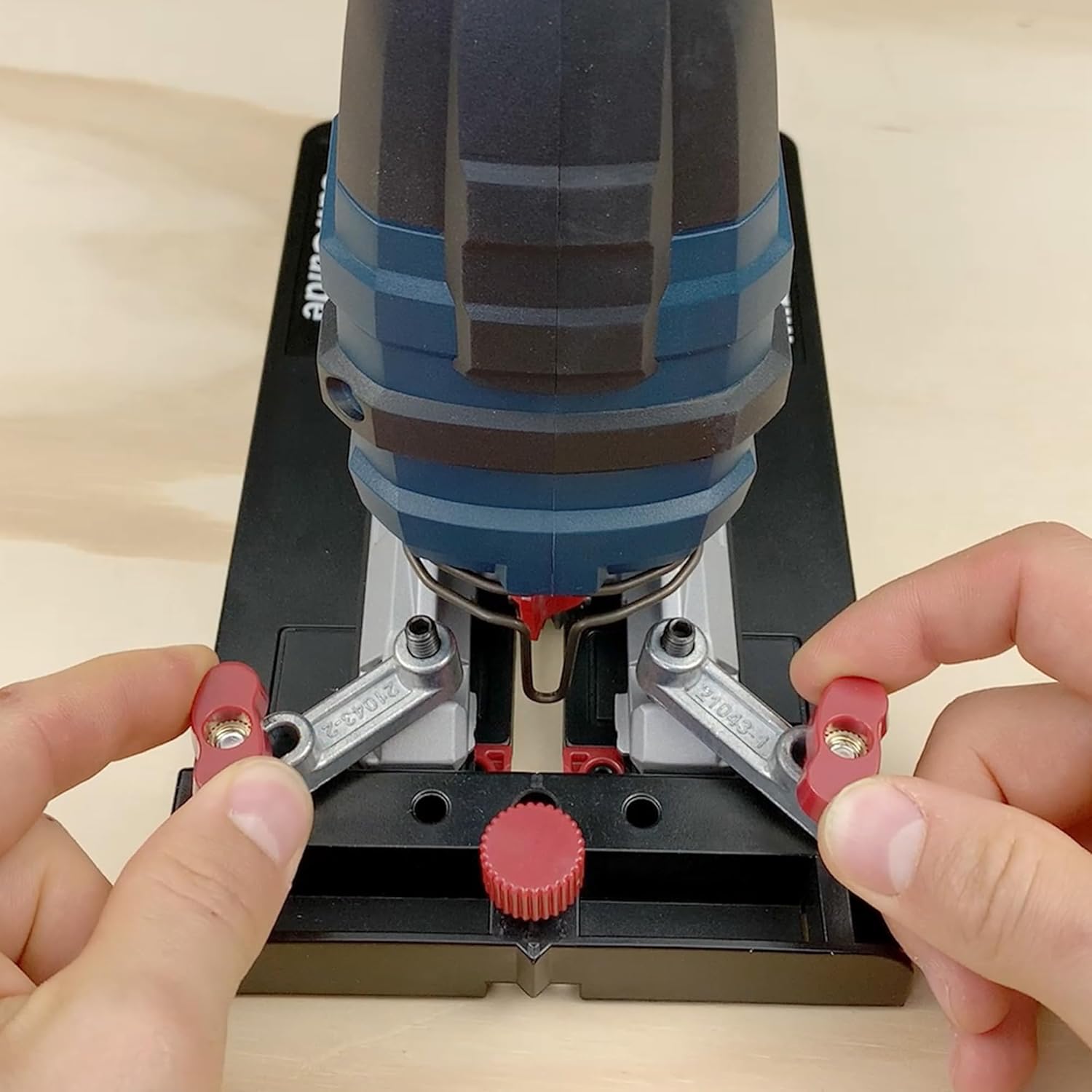 Milescraft 1403 Universal Saw Guide for Circular and Jig Saws Rip Guide Extends 14in Cuts Circles up to 24in