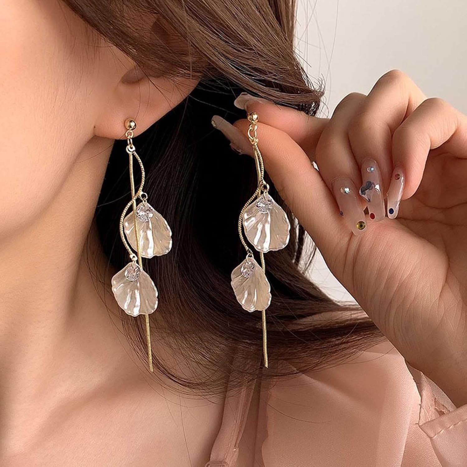 W WEILIRIAN Boho Long Shell Earrings Shell Dangle Drop Earrings Cowrie Seashell Earrings White Shell Drop Earrings Jewelry for Women and Girls Gifts - Image 5