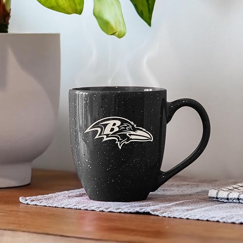 Miniatura 212 de Rico Industries, NFL Football - Taza de café de 16 oz de cerámica moteada, grabada con láser y de color de los equipos de fútbol americano de la NFL