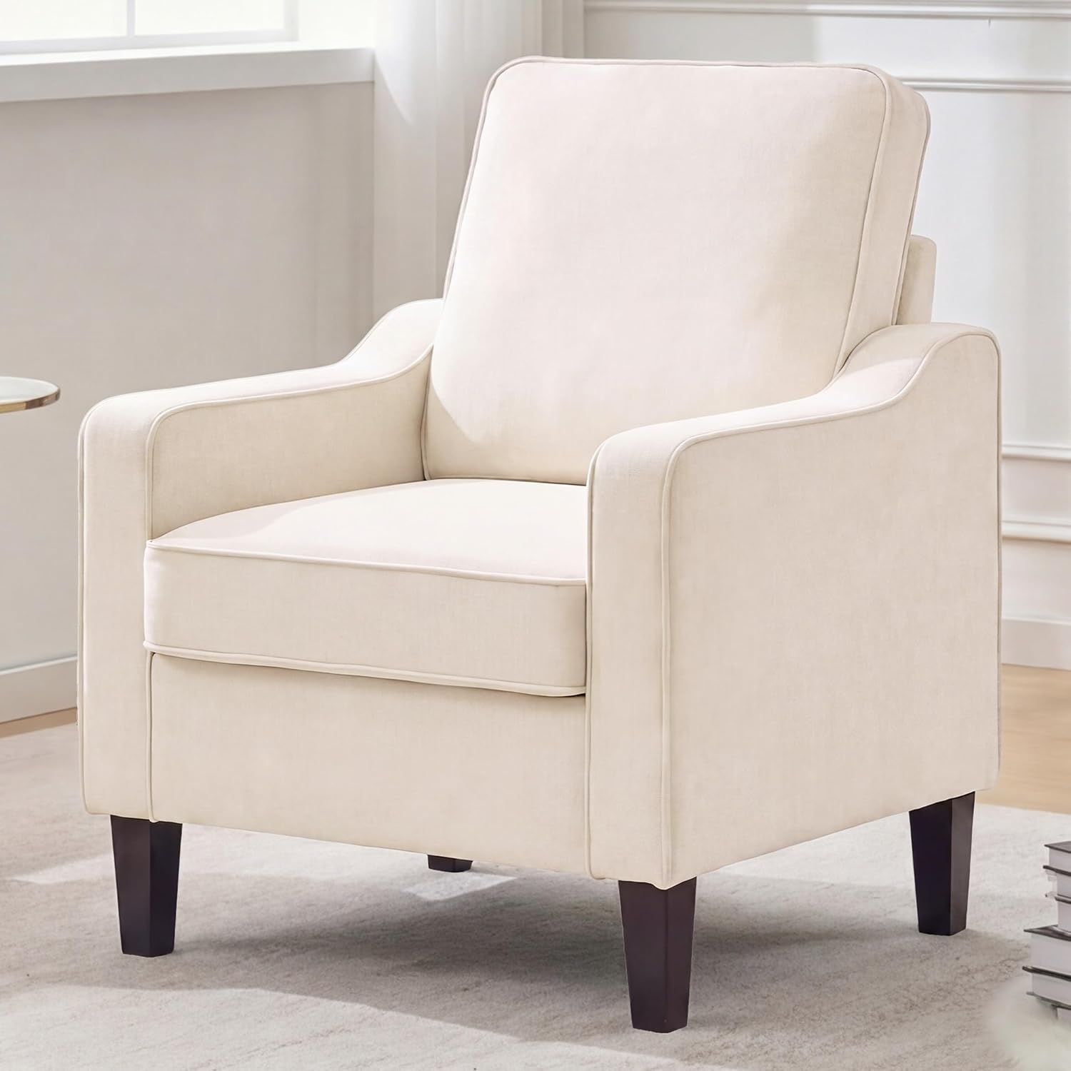 Sillón Tapizado Beige con Patas de Madera Sólida