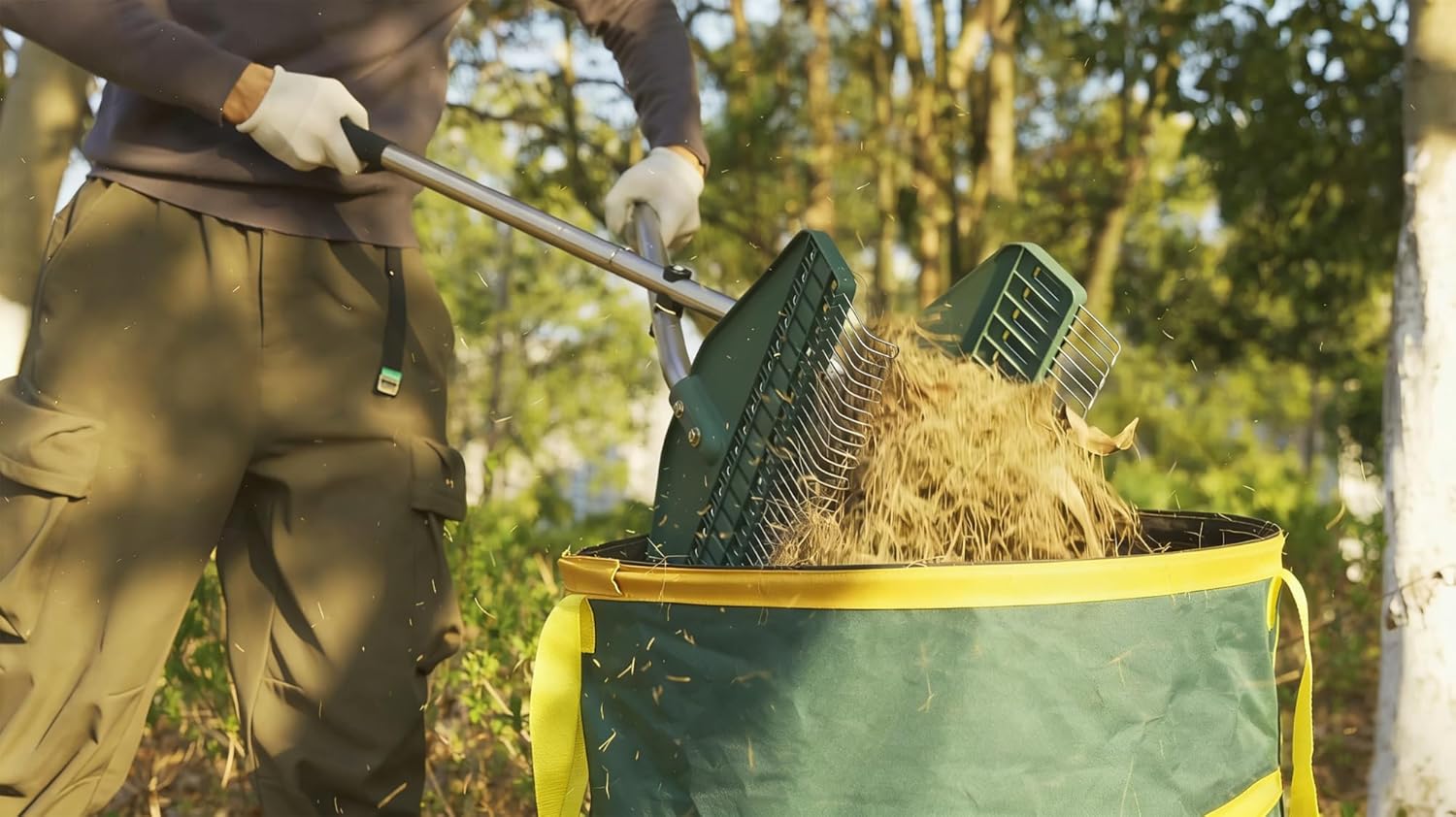 Leaf Grabber, Yard Leaf Grabber Rake, No Need to Bend Over, Lightweight, 36.6 Inches in Length and 4 Pounds in Weight, Ideal for Picking Up Leaves, Weeds, Twigs and Other Debris