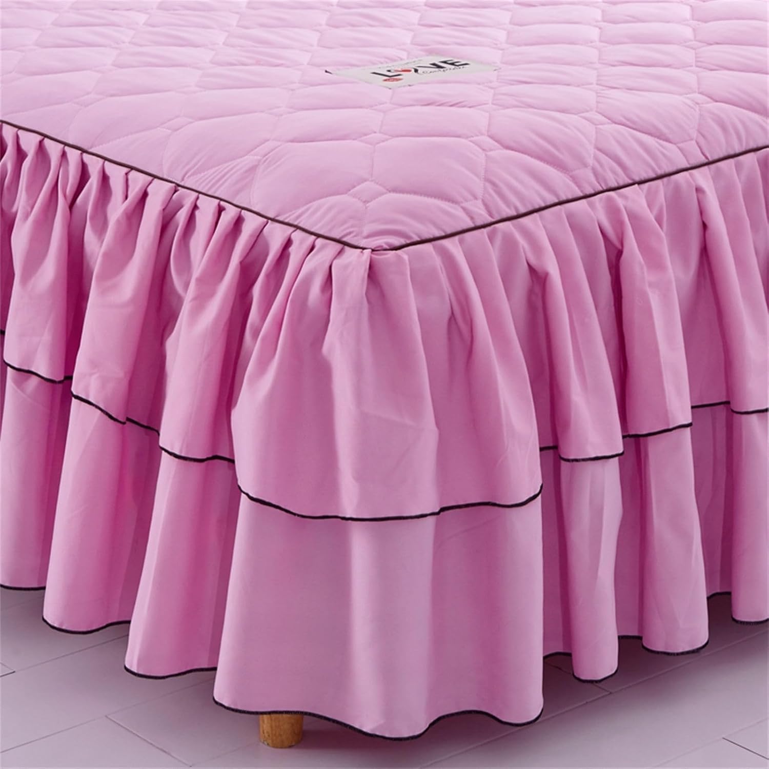 Drap-housse de cantonnière à volants rose pour cacher le sommier et ranger dessous