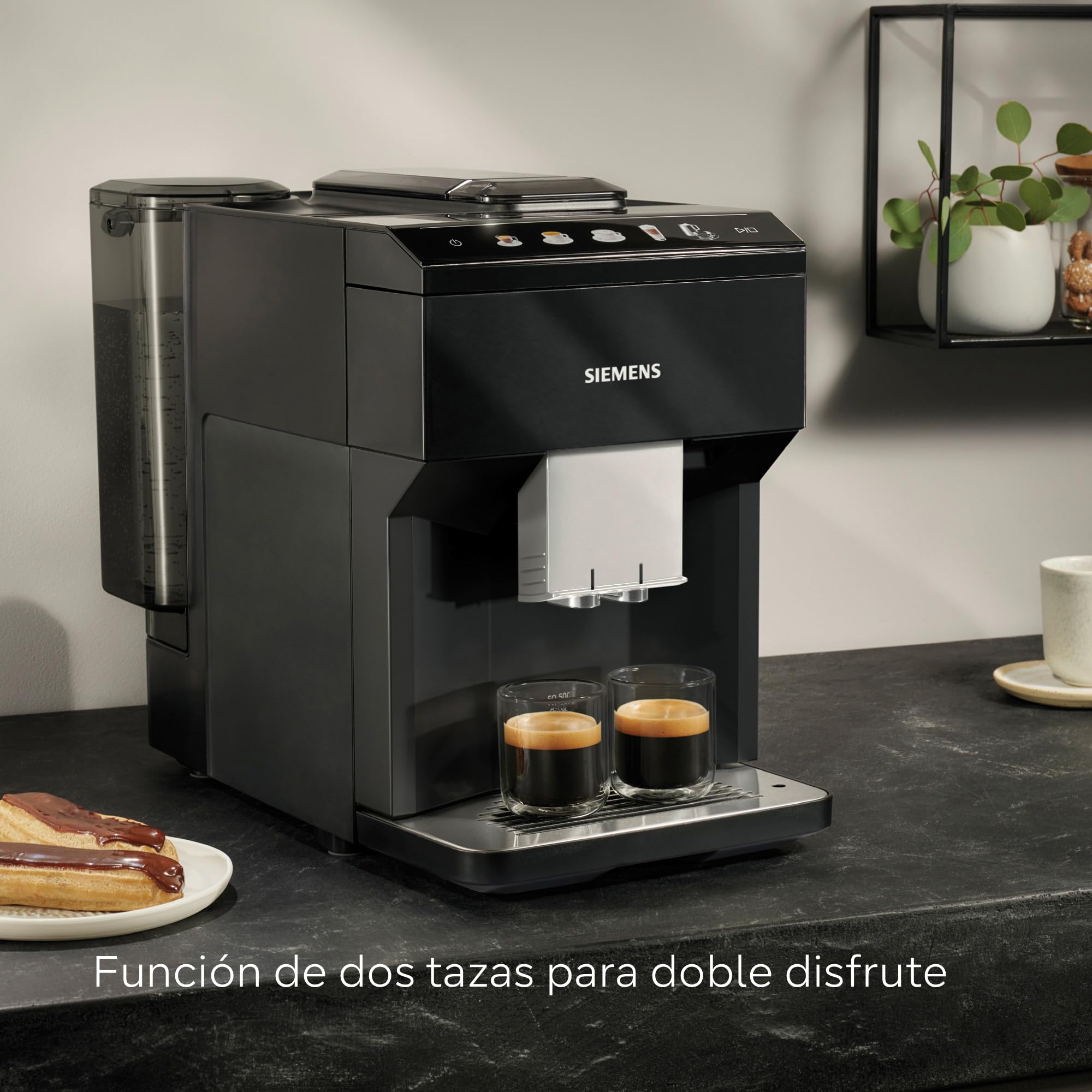 SIEMENS, Cafetera superautomática, EQ500, ceramDrive, Negro, TP511E19 | Podrás preparar dos tazas a la vez con su molinillo cerámico para un aroma más puro.
