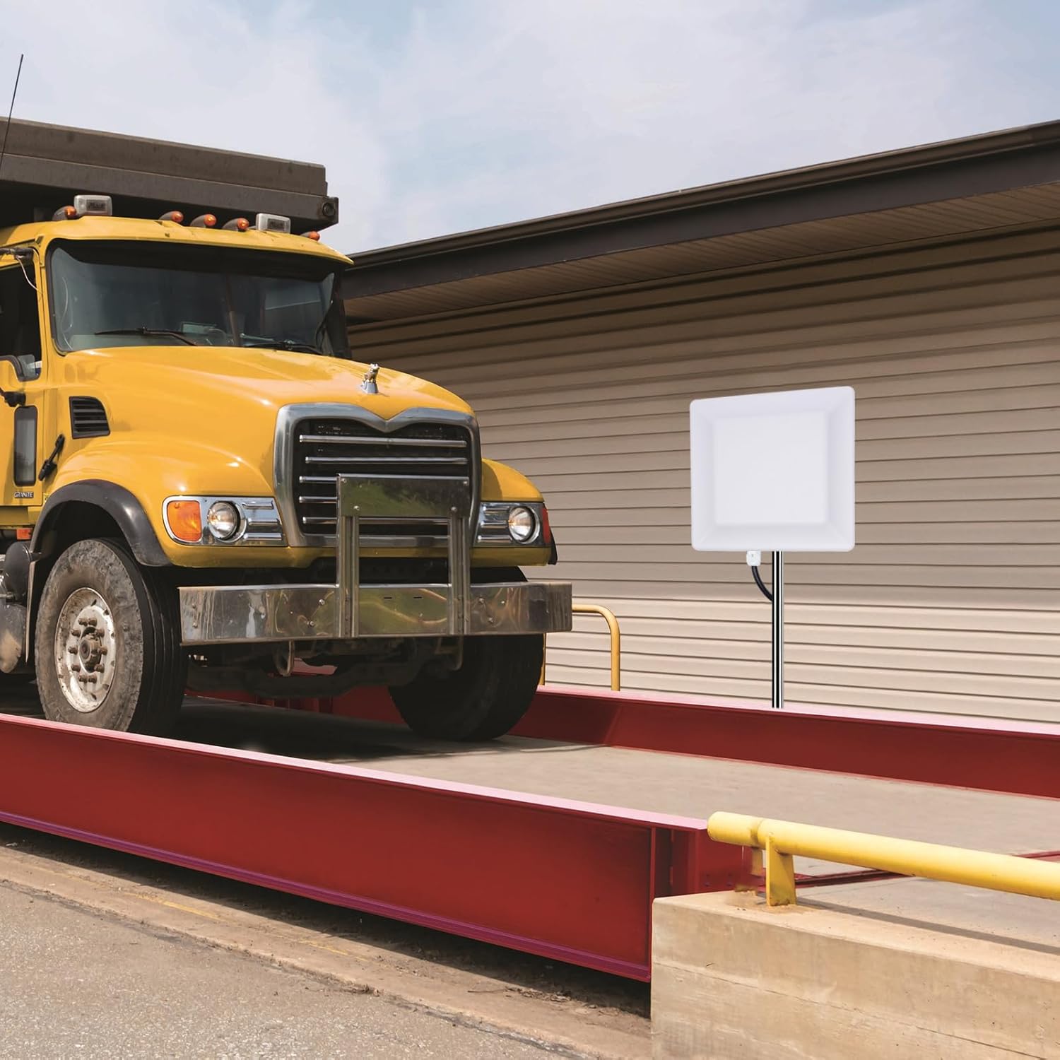 5M Card Reader UHF RFID Long Range with 8DBI Antenna Supports RS232 RS485 Wiegand Interfaces Acting Distance 6M to 8M for Parking Barrier Gate Access Control Kit Warehouse Management