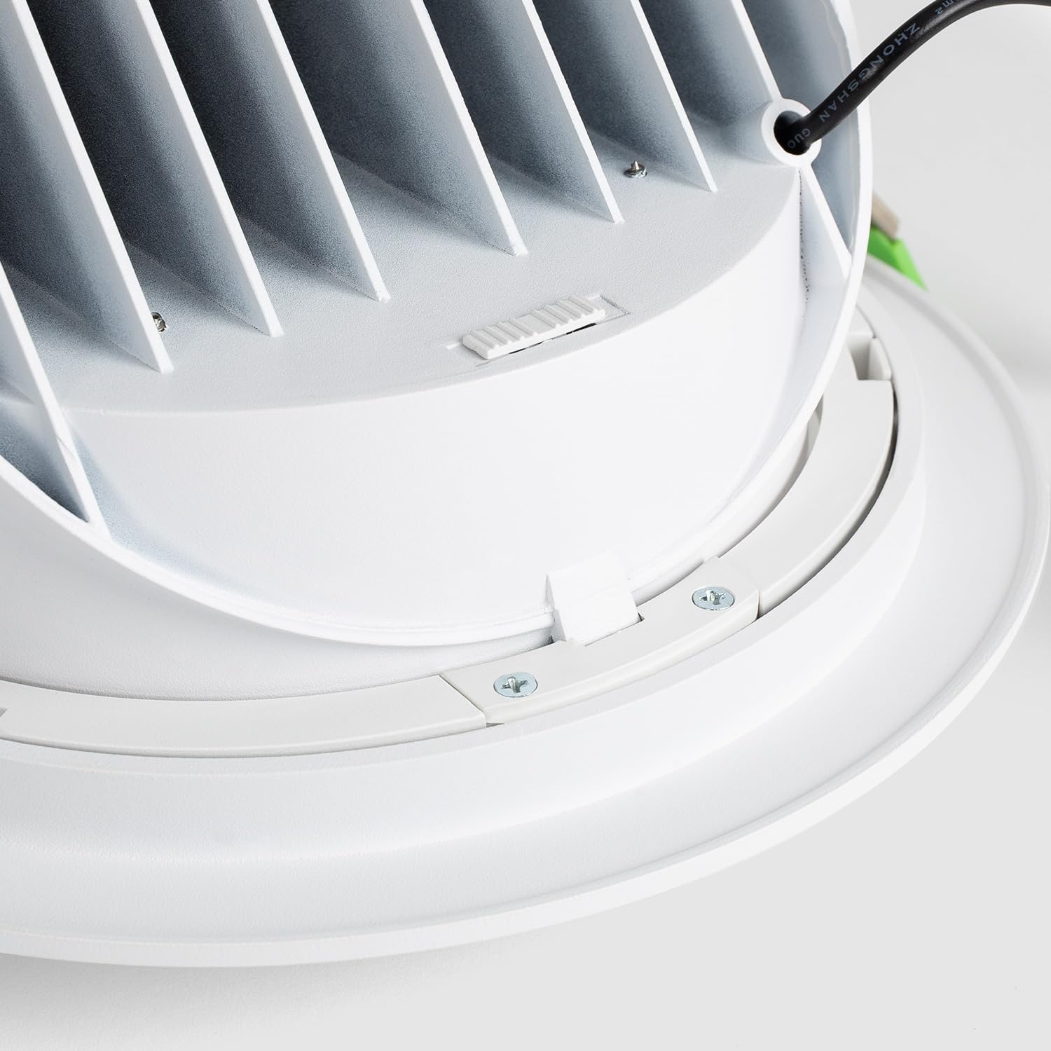 LEDKIA Downlight LED 48W Circular Direccionable Chip 120 lm/W Corte Ø 200