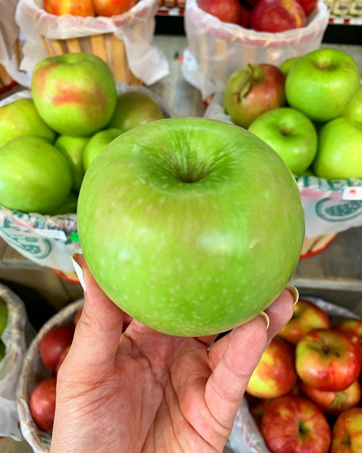 Kauffman Orchards Fresh-Picked Granny Smith Apples (Box of 16)