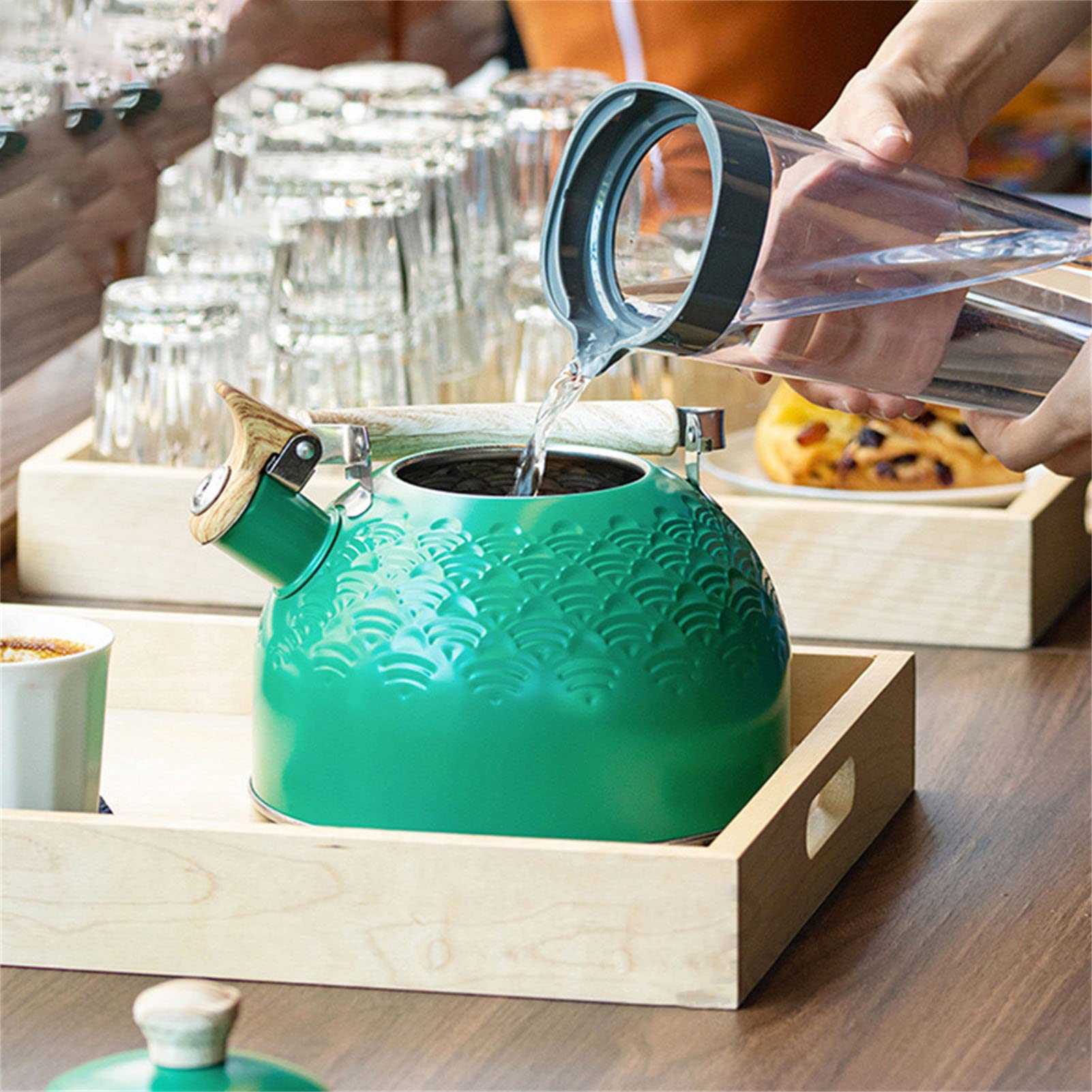 Bollitore da tè con Fischio, Teiera da 2,5 Litri in Acciaio Inossidabile per Uso Alimentare con Manico in Legno con Tocco Freddo, Bollitore per Acqua con Fischio Forte (Verde)