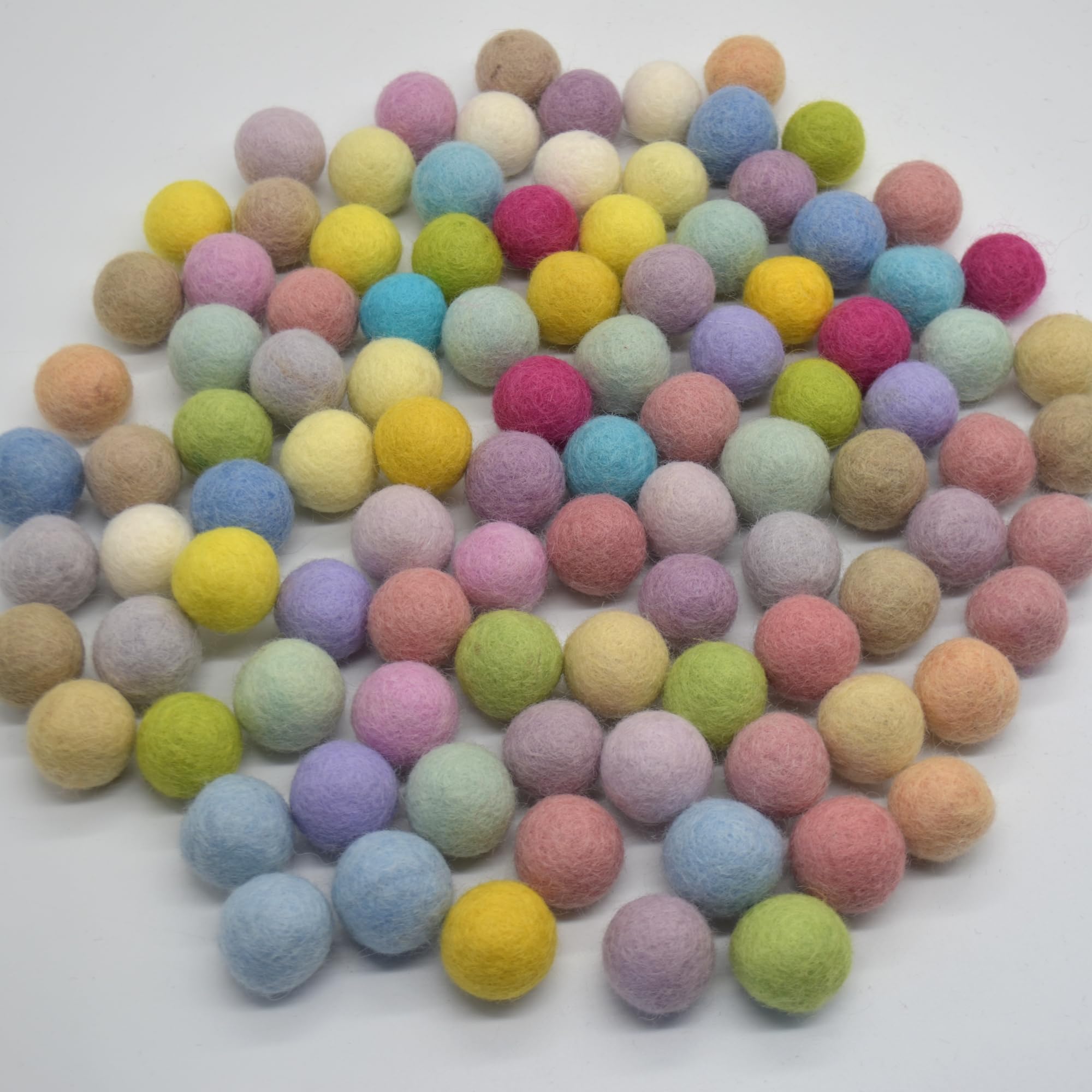 Oriental Direct 100% Wool Felt Balls - 2.5cm - 100 Felt Balls - Light, Pale & Pastel Colours