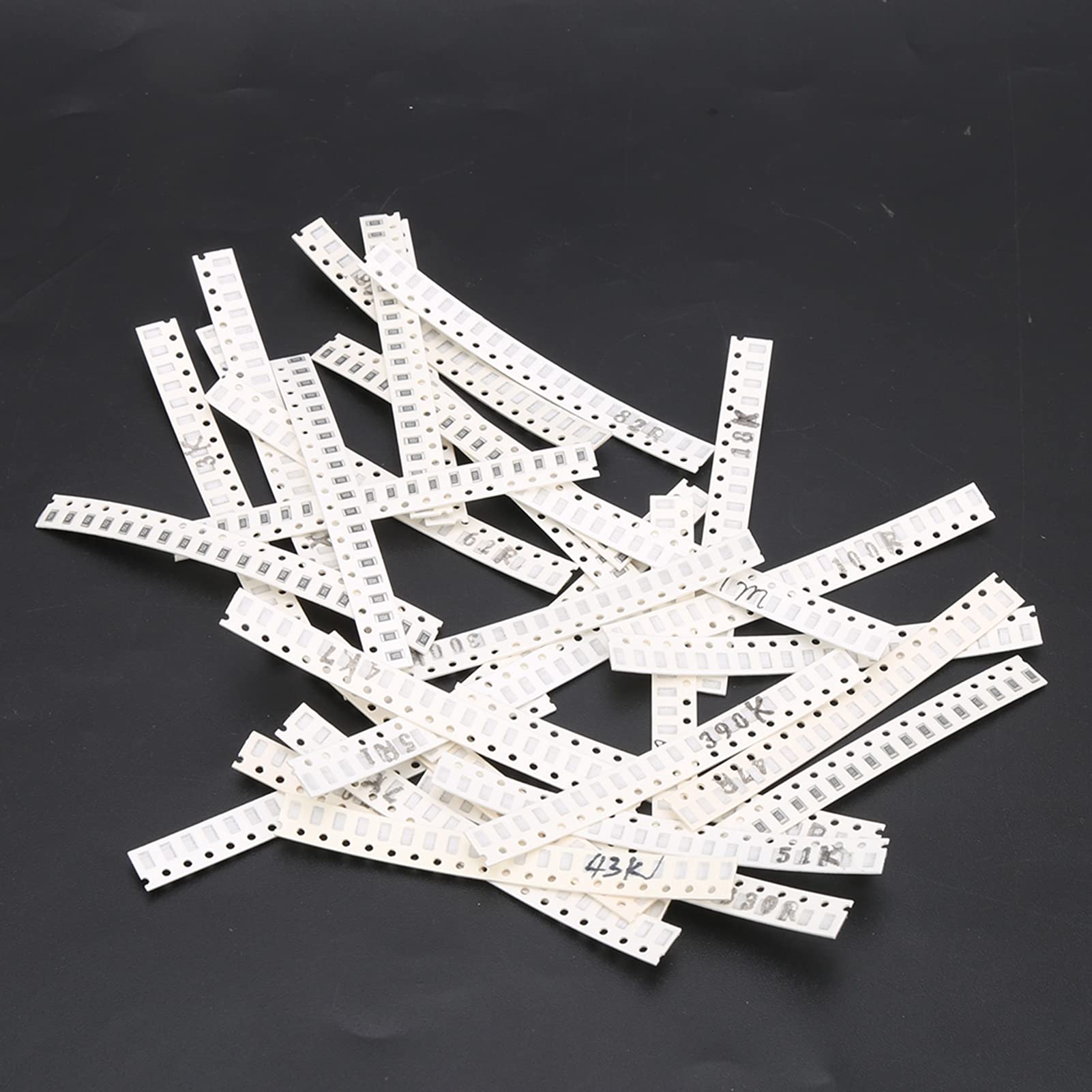 Shopping Pazzo SMD Resistor Kit Assortito, 660Pcs SMD Resistor 33 Tipi di Patch Protezione di Sicurezza Set Assortito per Apparecchiature per Misuratori per Computer