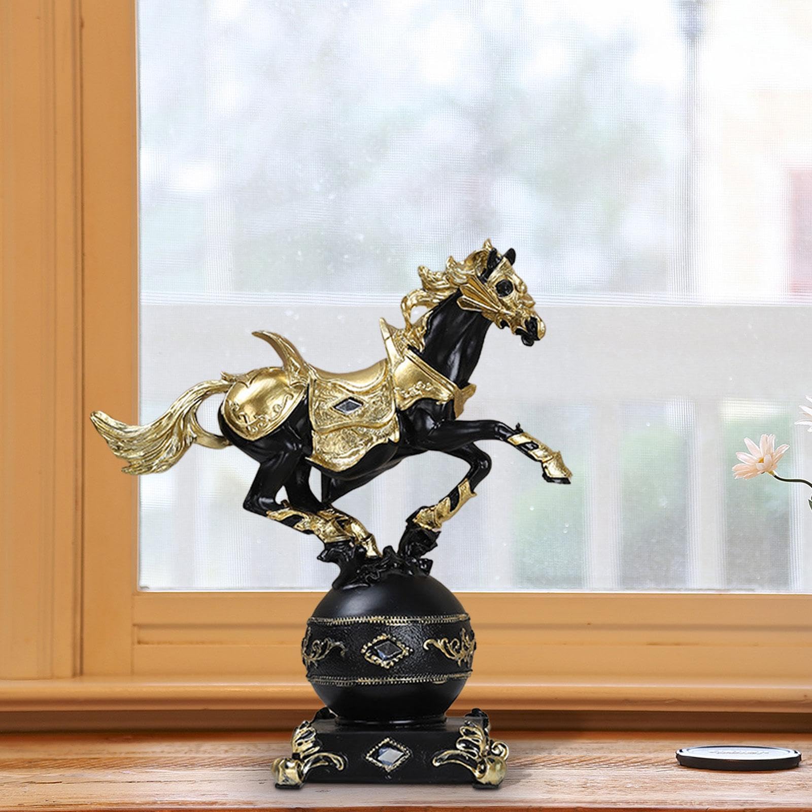 リアルな馬の彫刻 リアルな馬の彫刻 流木で形作られた、あまりにもリアルで美しい馬