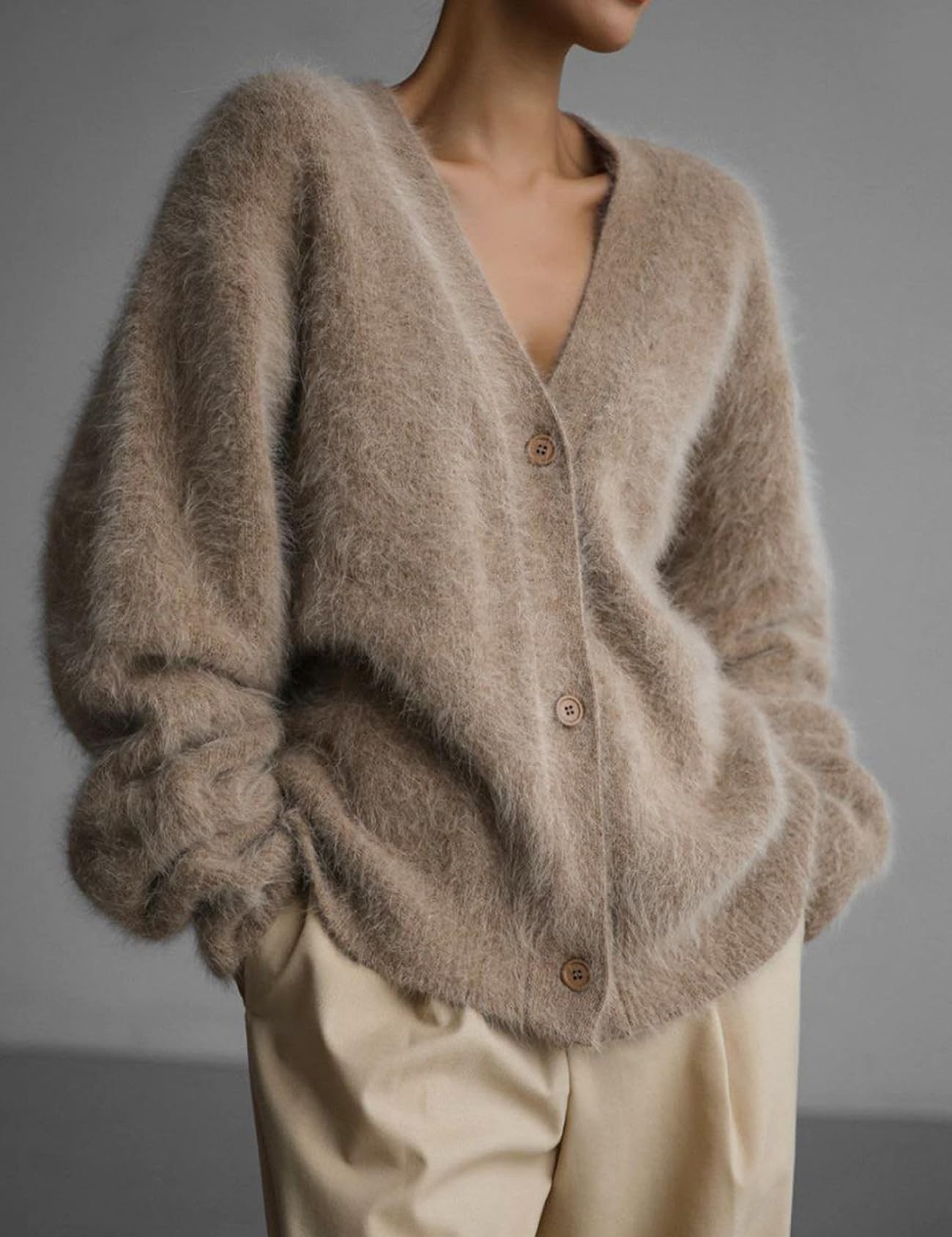 Yimoon Damen-Strickjacke mit Flauschoptik, V-Ausschnitt, langen Ärmeln, Knopfleiste und lockerem, flauschigem Strick 2026