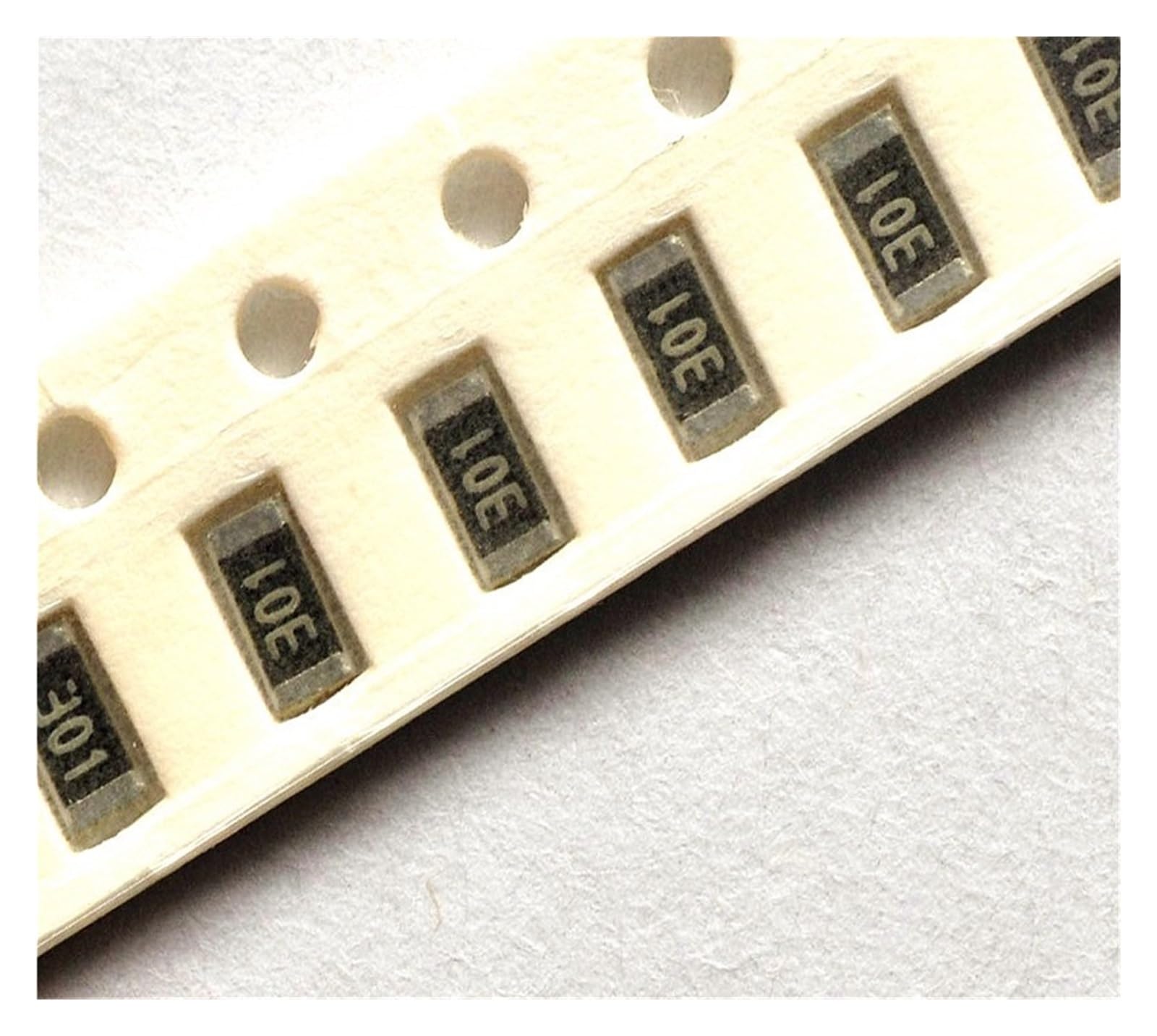 Résistance SMD 1206 820 Ohms lot de 20 pièces pour soudure CMS