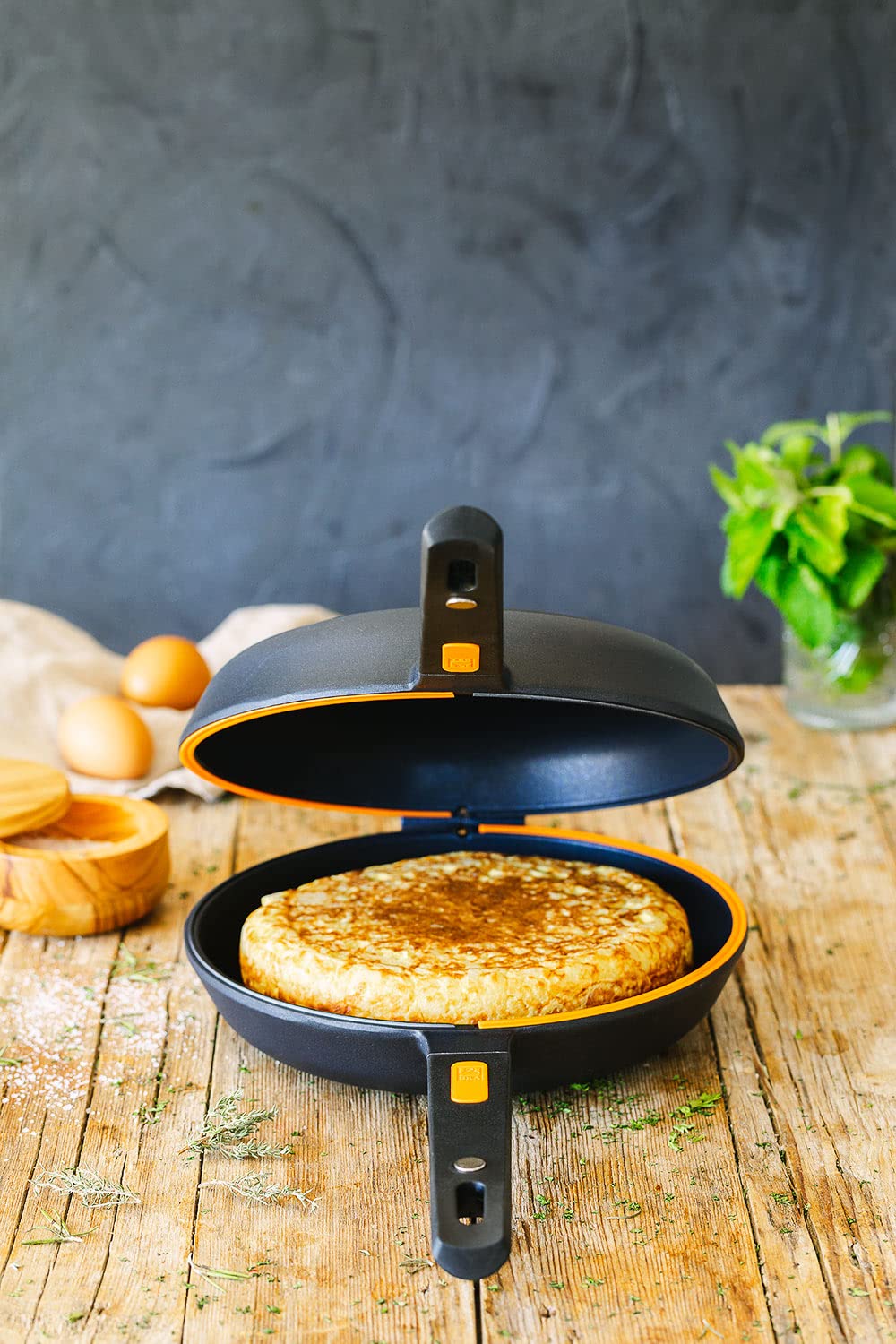 BRA Efficient Duo | Poêle à Omelette Double Pommes de Terre, Diamètre 26 cm, Fonte d'Aluminium, Triple Couche Antiadhésive, 100% Sans PFOA, Pour Tous Types de Cuisinières