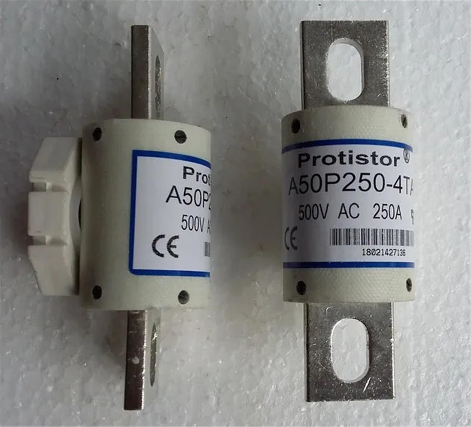 Fusibles A50P250-4TA évitant la surchauffe des circuits électriques 250A