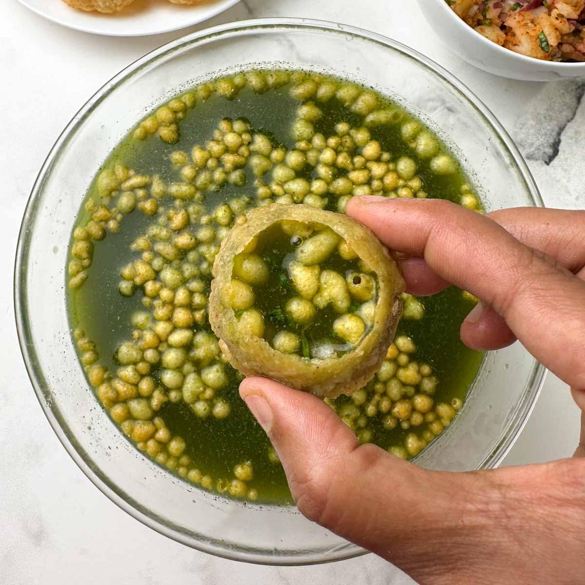 Pani Puri Golgappa para freír 1000 g – Snack de comida callejera india | Higiénico, crujiente y delicioso | Con Masala Fresh Papad | Golgappa Puchka listo para freír con adhesivo Kajal