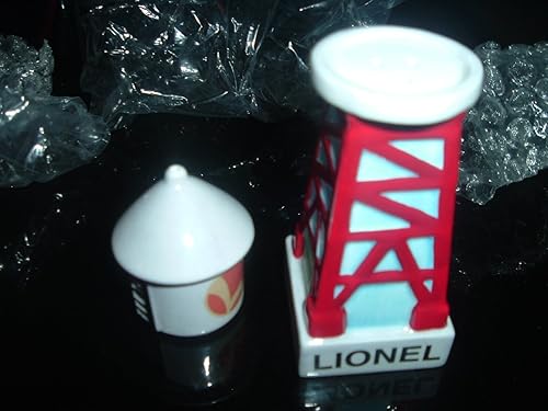 Miniatura 3 de Lionel Train Water Tower - Juego de salero y pimentero