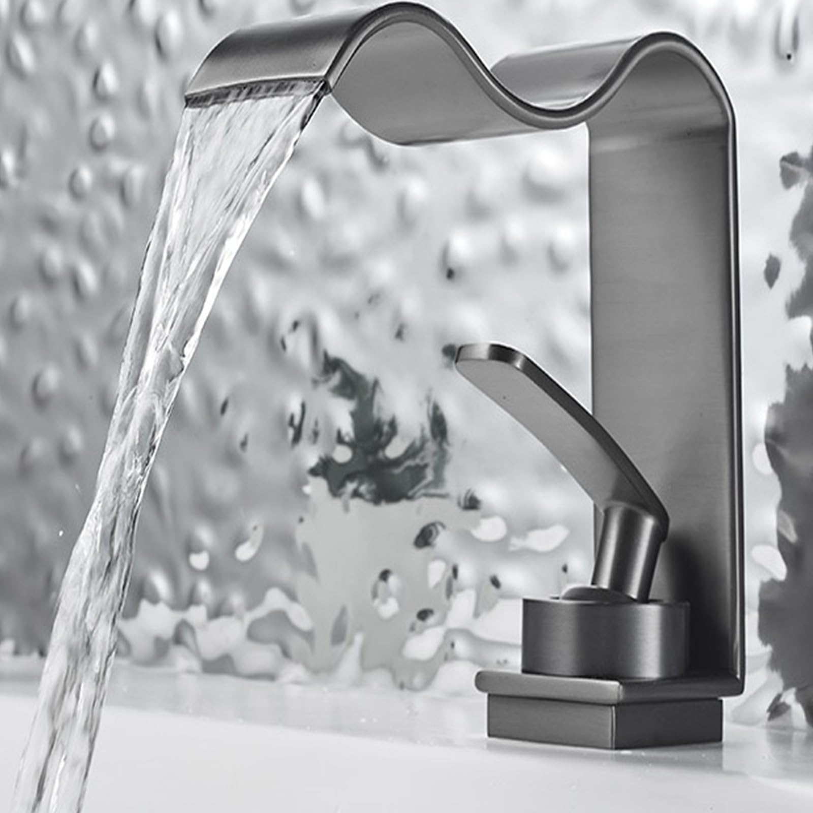 Grifo de agua con mango ergonómico que permite un control preciso de la temperatura y el caudal, mejorando la comodidad del usuario, grifo de acero inoxidable para lavabos