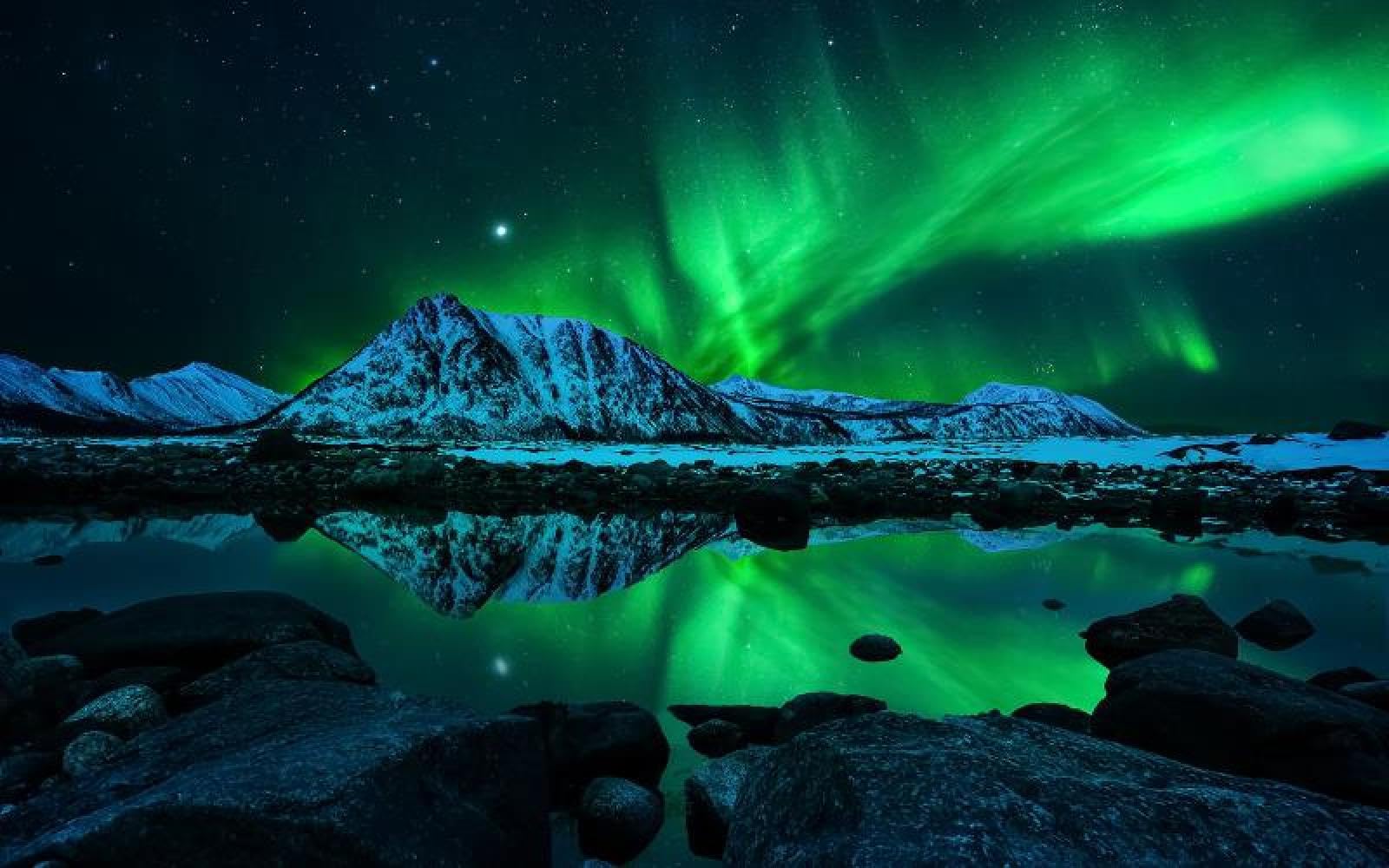 S.Bloom　蛍光灯内蔵　アート ブラックライト　オーロラ 雪景色 幻想的 TANYANG Doğal Manzara Kutup Işıkları Baskı Poster Aurora Borealis