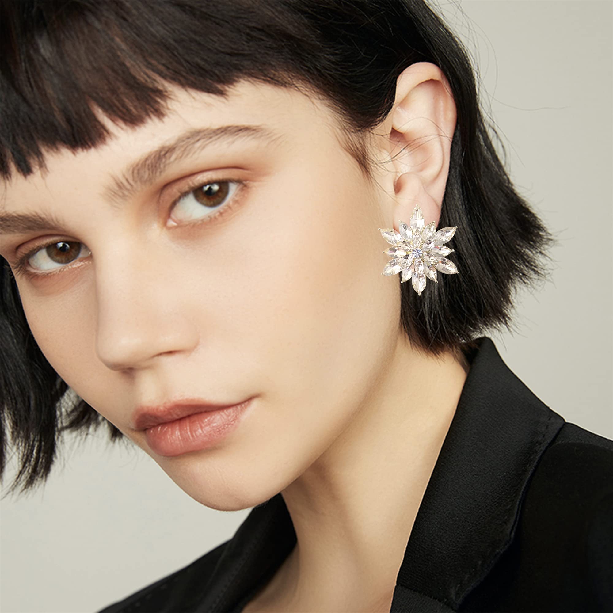 Aretes tipo dormilona con diseño de flores de cristal, elegantes, hipoalergénicos, grandes, grandes, brillantes, circonita cúbica, diamantes de imitación, margaritas, girasol, racimo floral, racimo, 4