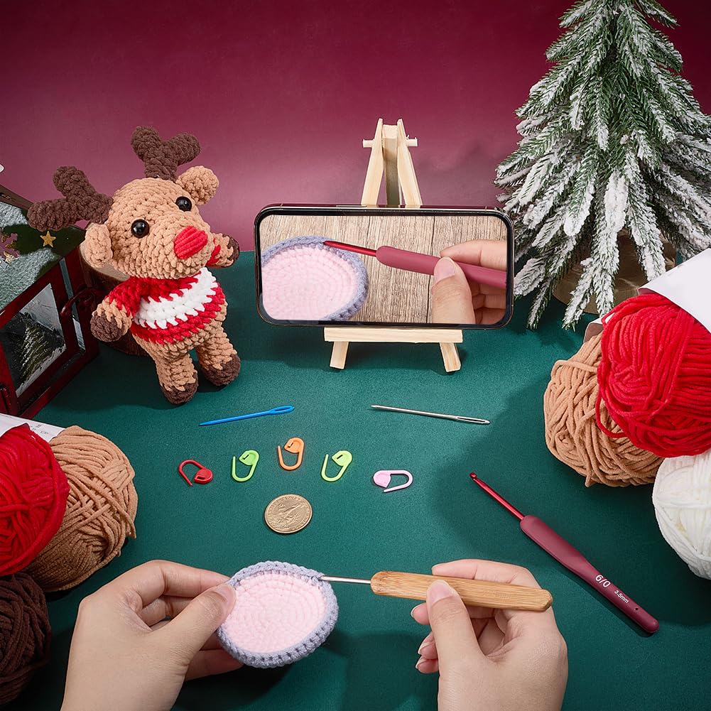 ORIGACH Set di 4 kit all'uncinetto natalizio per principianti, kit completo per lavori a maglia con renna e amigurumi, con video tutorial passo-passo, filato grosso e strumenti per regali di Natale