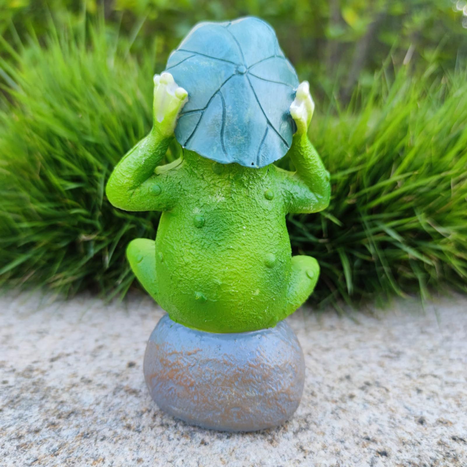 Statue da Giardino di Rana Seduta su Statuetta di Pietra Resina Decorazioni per Esterni per Patio Prato Cortile Alto 5.8 Pollici,Arredamento da Giardino,Verde,8.5 * 7 * 14.8cm
