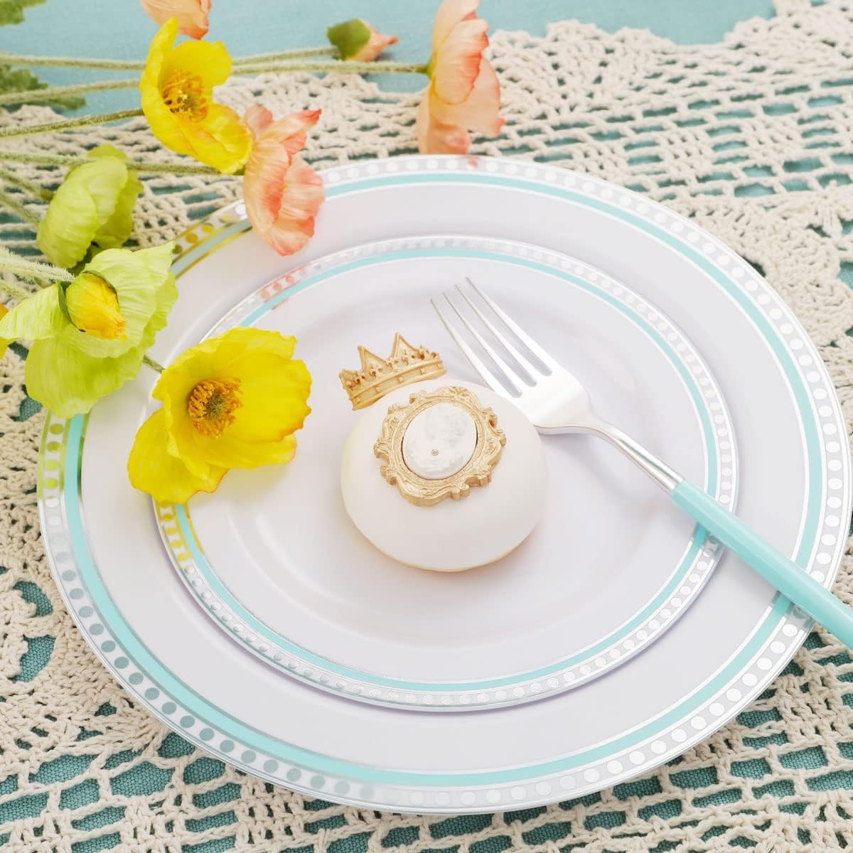 COLOSUS 125pcs Disposable Blue Plastic Plates Silver Plastic Silverware .Light blue dinnerware party set include 25 Dinner Plates 25 Dessert Plates 25 Forks 25 Knives 25 Spoons for 25 Guests