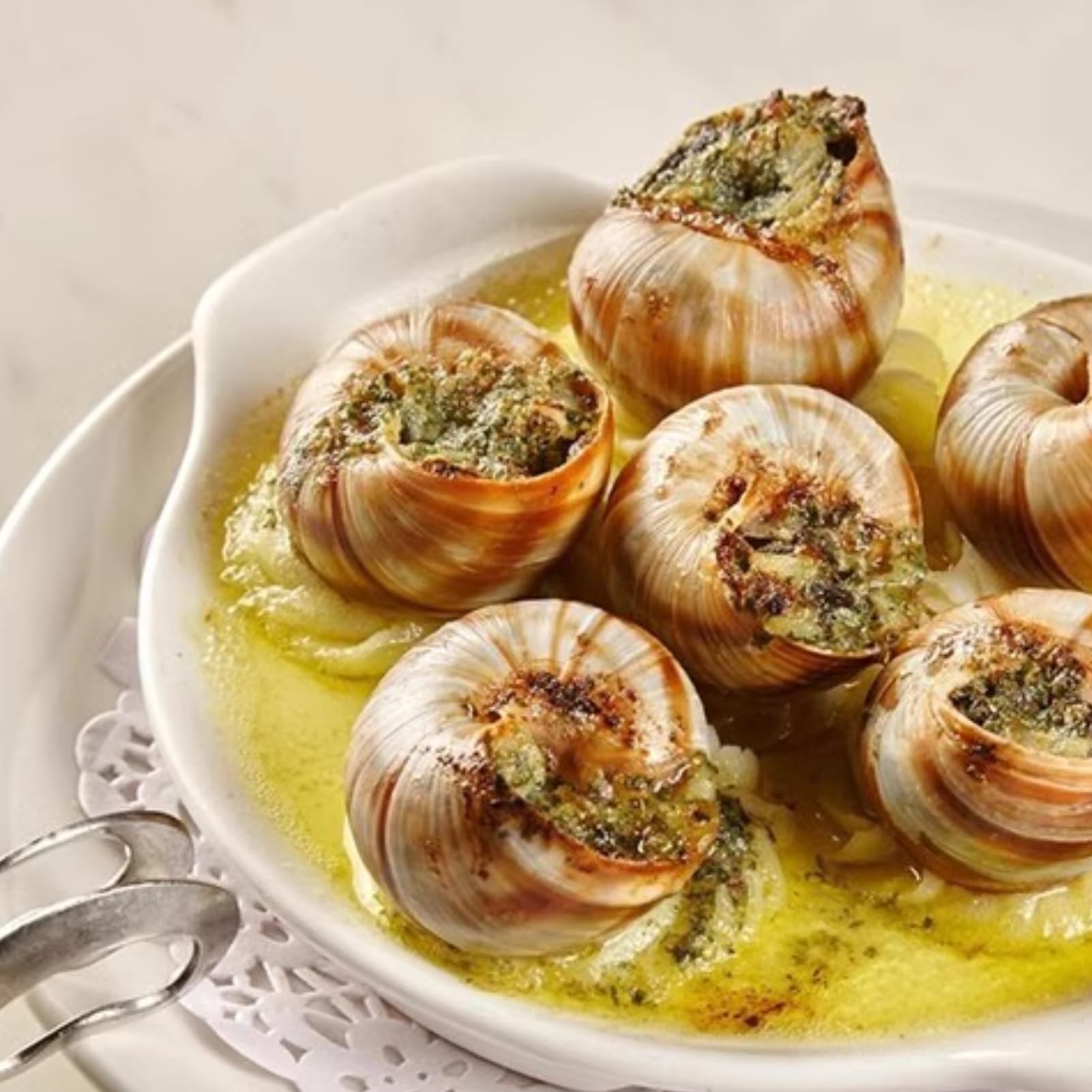 Escargot Lot de 4 plats de cuisson en céramique à 6 trous pour escargot de 16,5 cm pour la maison, la cuisine, le restaurant (avec pince et fourchette)