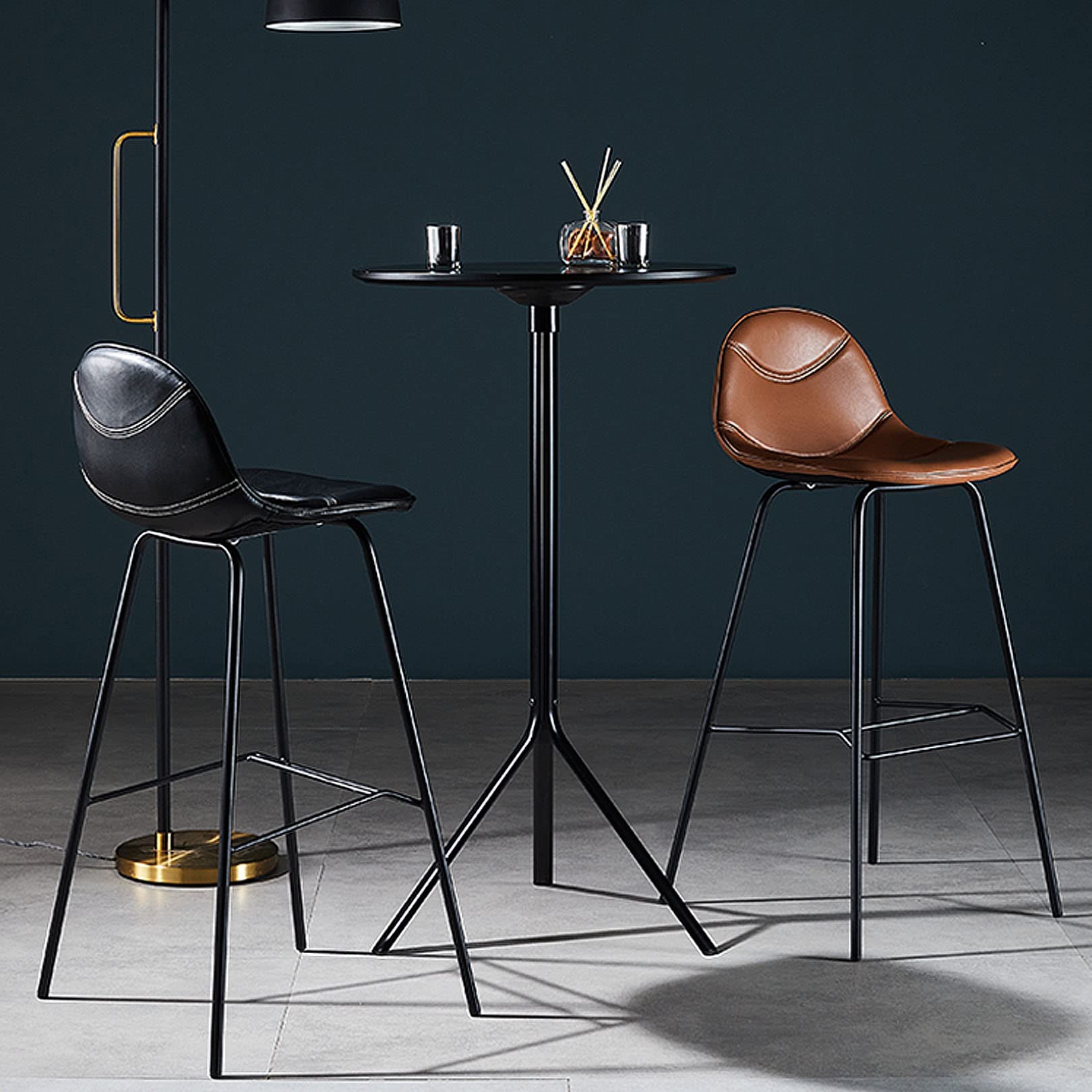 Amazon｜2のバースツールセット バースツールチェア 金属低いバック