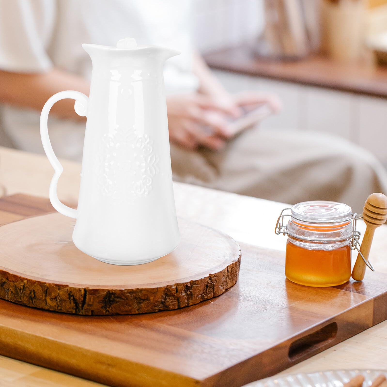 Gatuida Pichet à Boissons en Céramique Blanche de 1300ml, Design Élégant et Pratique pour Boissons Froides, Maison et Barbecue