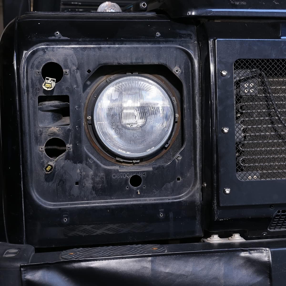 TINKI Alloy Black Car Headlight Tail Lamp Protective Cover Car Light Protection Cover Compatible for Land Rover Defender 90 110 130 2004-2019 Auto Exterior Accessories (Style 2)