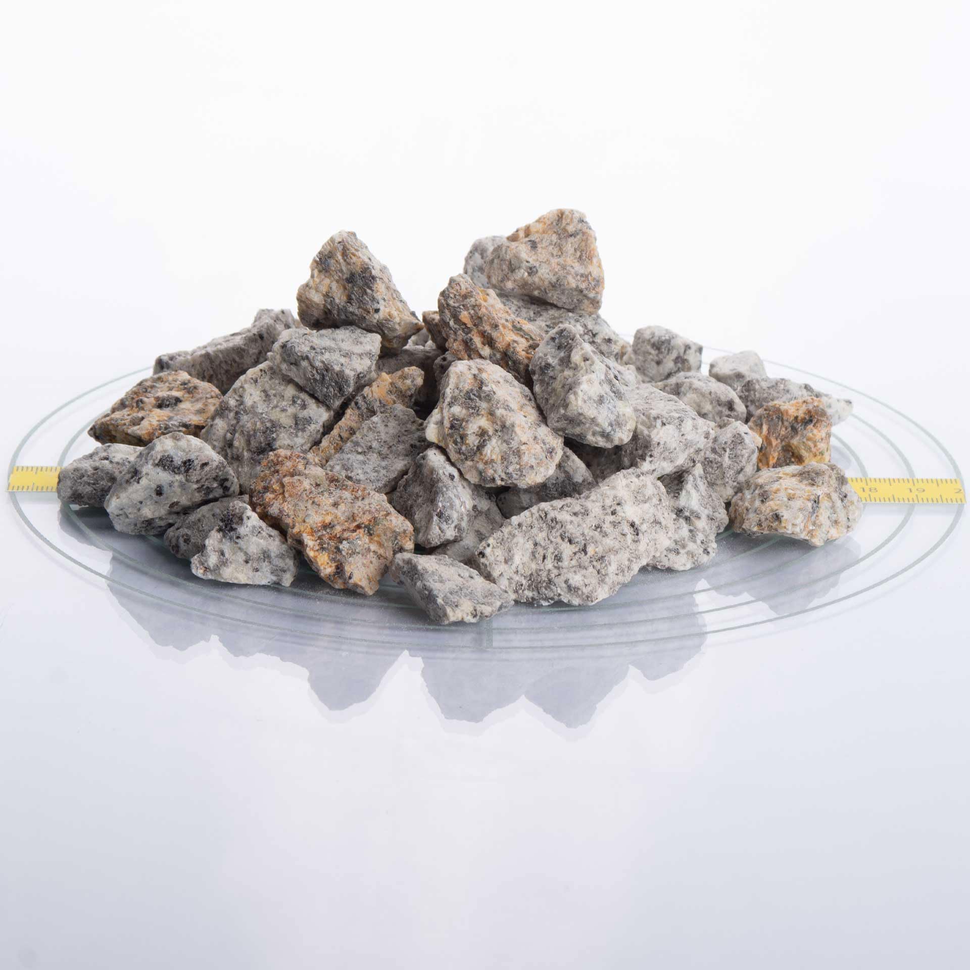 Schicker Mineral Granit Ziersplitt gelb-grau 25 kg, ideal zur Gartengestaltung, bunter Granit Naturstein, Splitt, robust, witterungsbeständig, Steingarten, Weg- und Terrassengestaltung (16-32 mm)