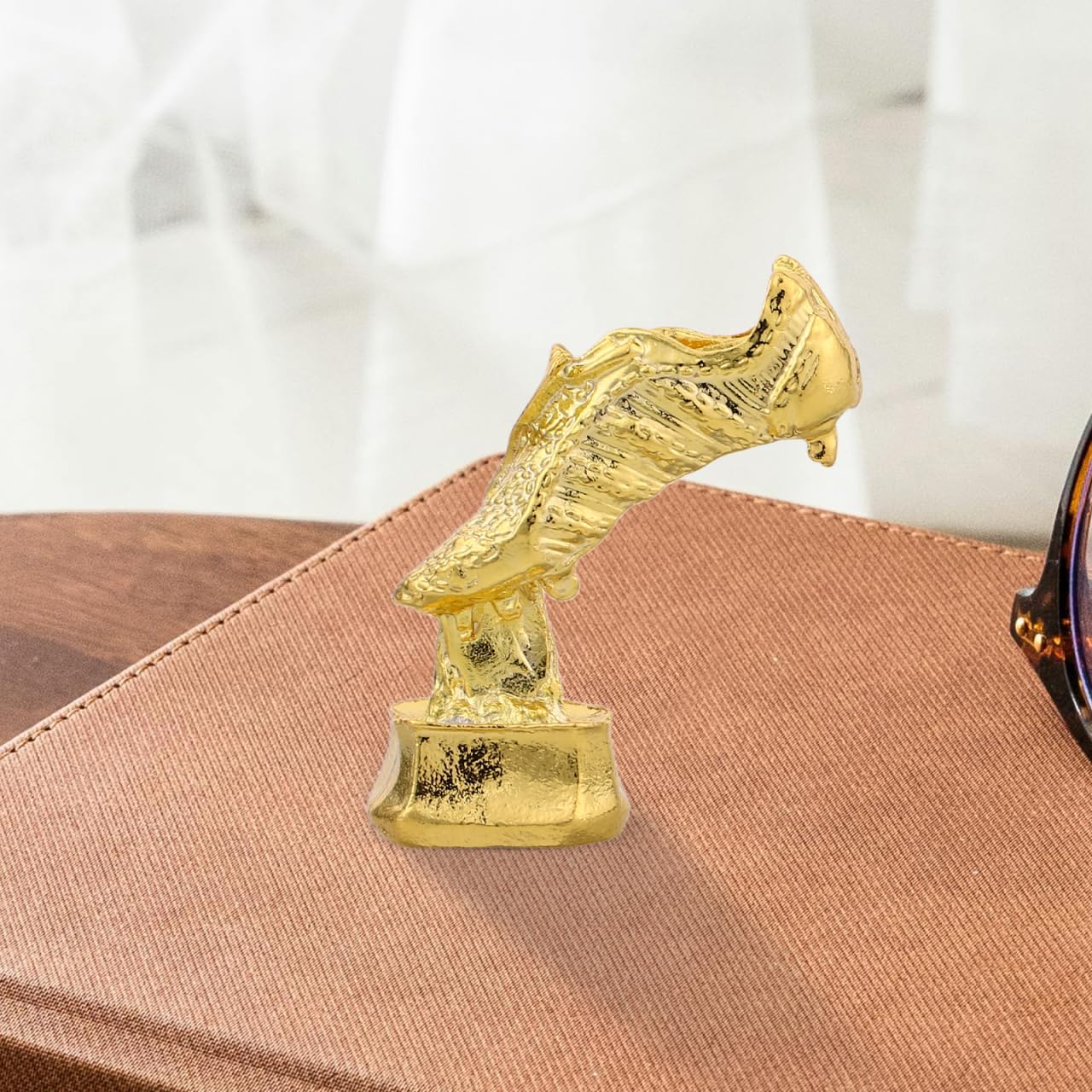 Generic Miniature Football Trophy Keyring Unique Golden Soccer Boot Award for Fans Stylish Collectible for Sports Competitions and Soccer Enthusiasts
