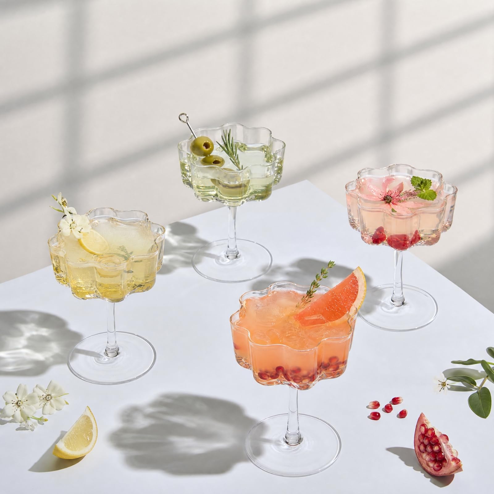 Juego de 4 copas de champán onduladas con diseño de pétalos ondulados vintage festoneados de flores, 7 onzas, martini, champán y cócteles, juego de 4 copas de champán onduladas transparentes, elegante