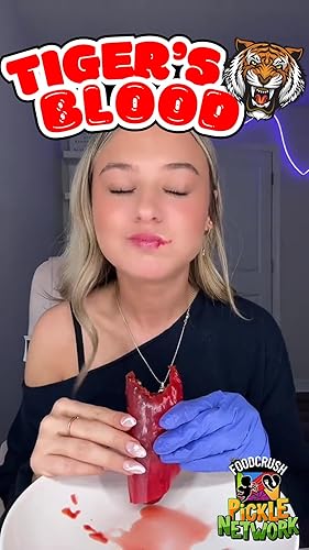 Vista 29 de Kit de encurtidos de frambuesa azul con bolsa de regalo Takis-Mexican Candy (Dulces Mexicano) con Takis, Fruit Roll up, gushers, salsa de chamoy