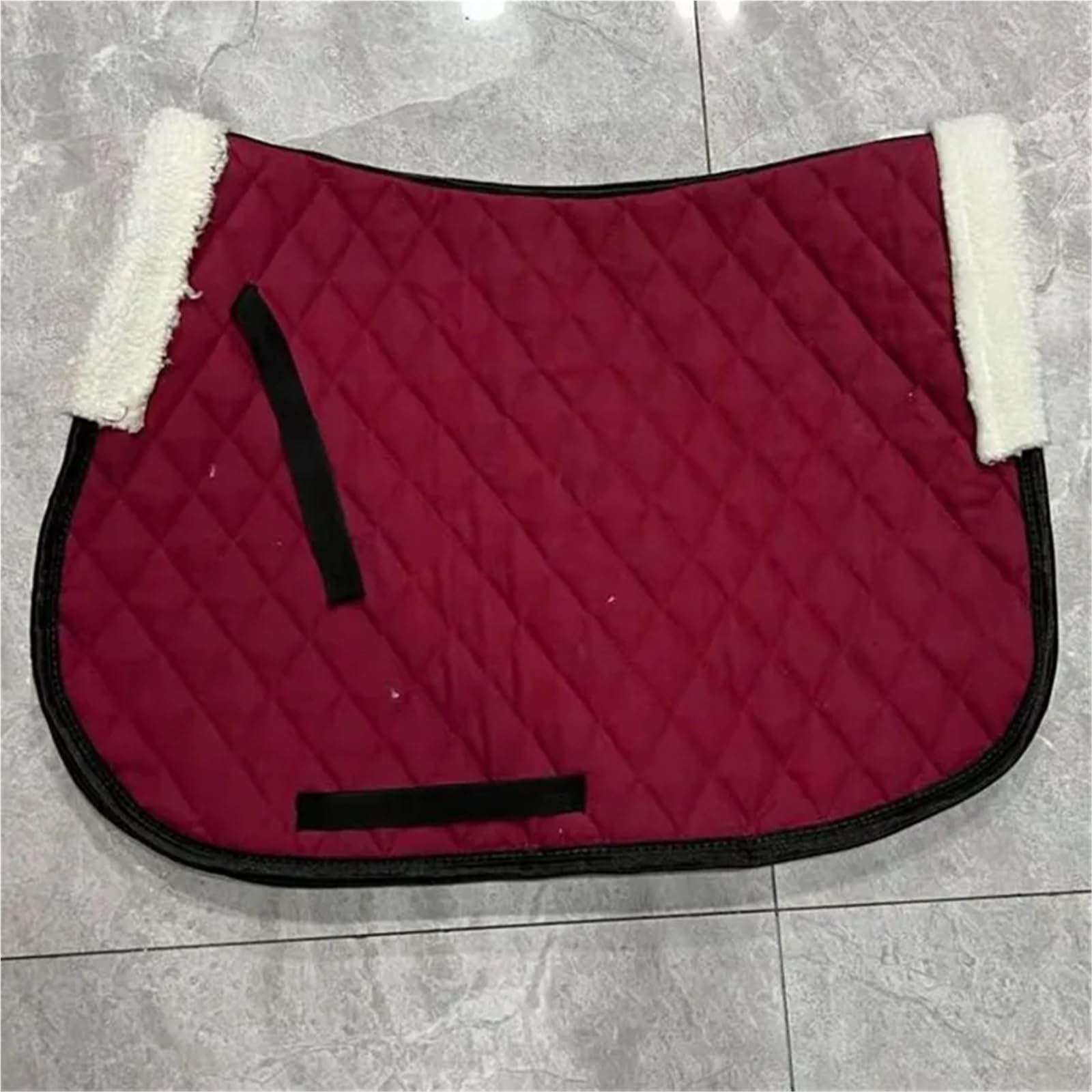 Święty Książę Osłonowy Podkładka pod siodło Akcesoria do jazdy konnej antypotna siodeł(Red)