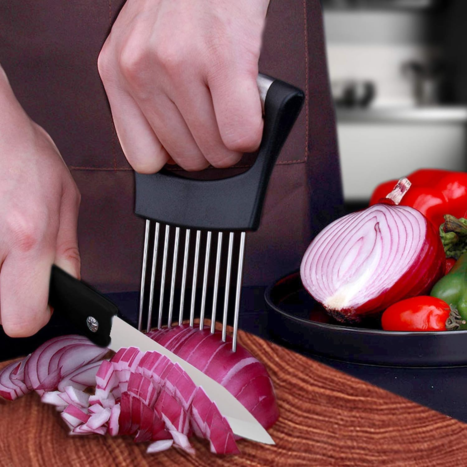 Soporte de cebolla y herramienta cortadora de alimentos – Acero inoxidable para cortar verduras y frutas para un corte fácil y seguro (negro) 8