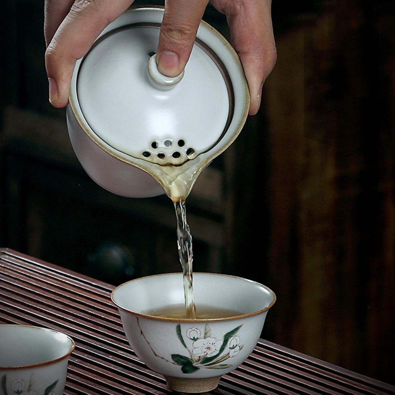 Juego de té portátil de cerámica china for viaje: juego de té de porcelana blanca con tetera, 2 tazas, bolsa de viaje y paño de cocina.