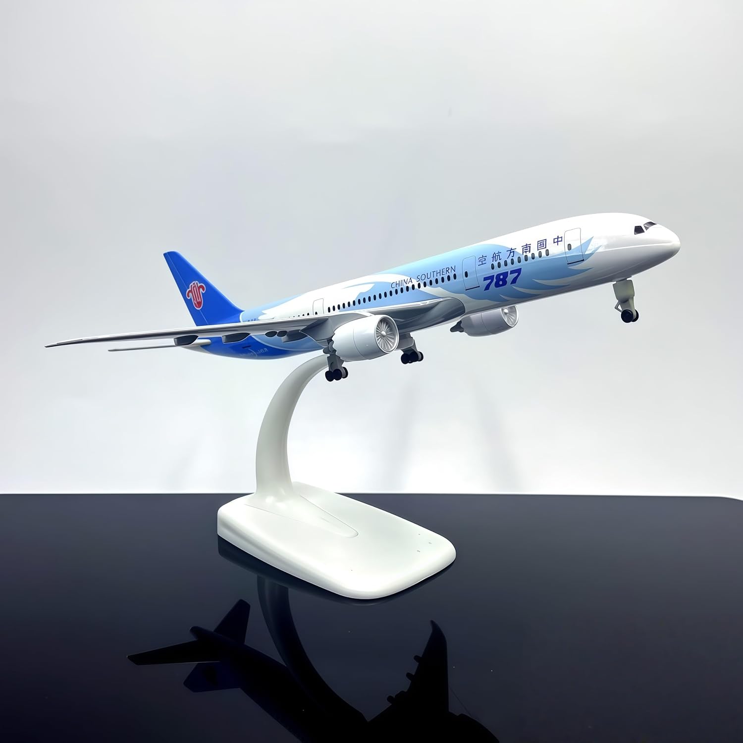 China Southern B787 Diecast Metal Plane Model Scale Airliner Replica Collectible Display for Aviation Enthusiast