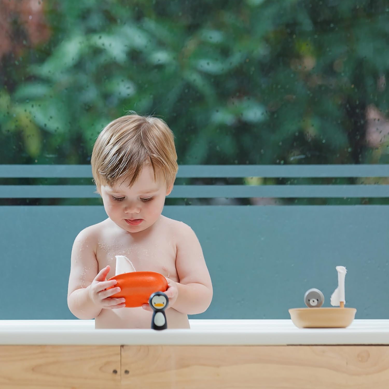 PlanToys® Wooden Sailing Boat Toy with Seal | Bath Time Water Toy for Floating Play, Imagination & Gentle Sensory Exploration | Eco Friendly Toy for Bath and Water Play
