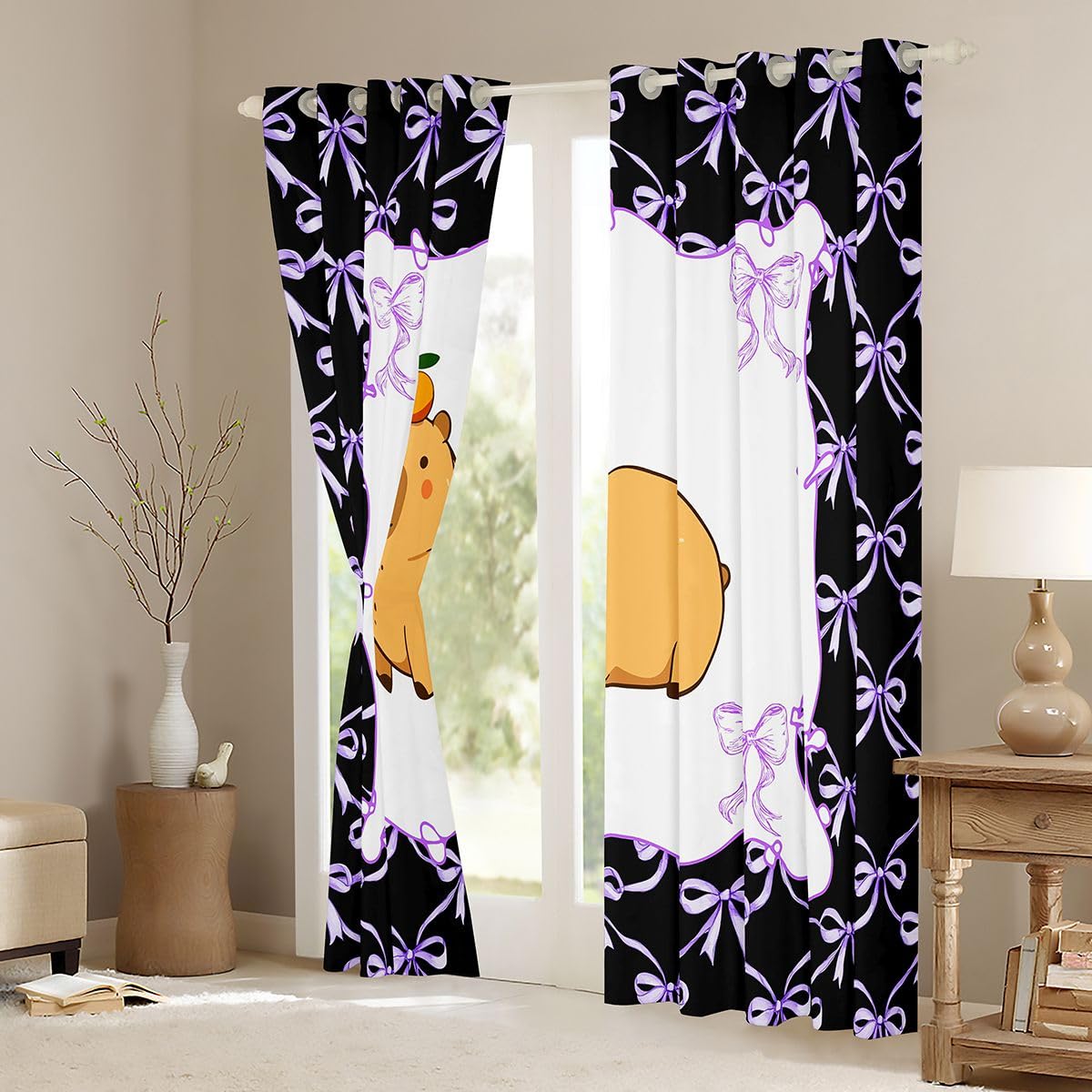 Homewish Urocze zasłony okienne kapibara, 117 x 137 cm, 2 zestawy paneli – czarno-fioletowa wstążka z kokardką, zasłony zaciemniające, kawaii, gryzonie, zwierzęta, kokardki, kokardki, muszka do