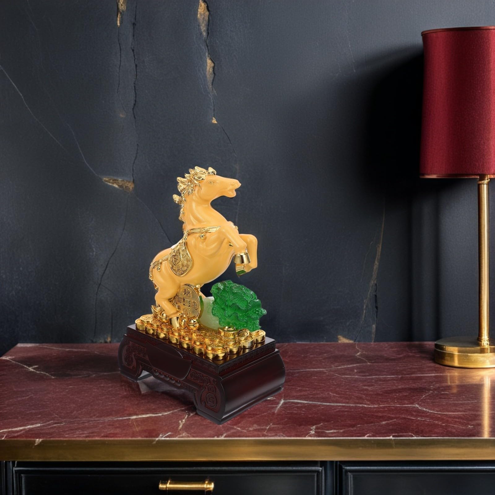 Feng Shui Pferdefigur aus Kunstharz Goldene Tierkreiszeichen Pferdeskulptur 2026 Chinesisches Neujahr Tischdekoration für Büro und Regale