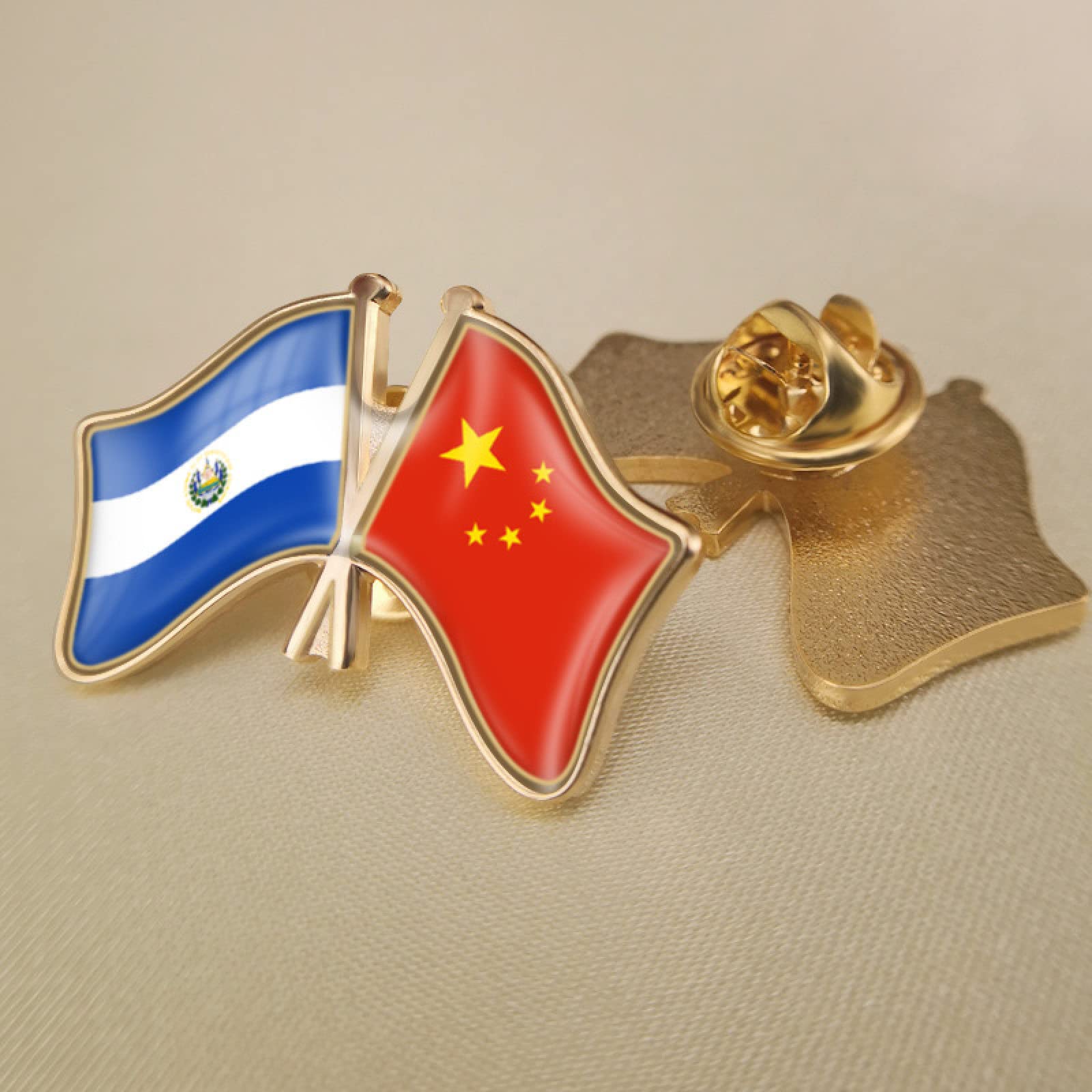 Un Uomo In Un Cappello Da Cowboy Prende La Bandiera Canadese Fotografia - Foto 4