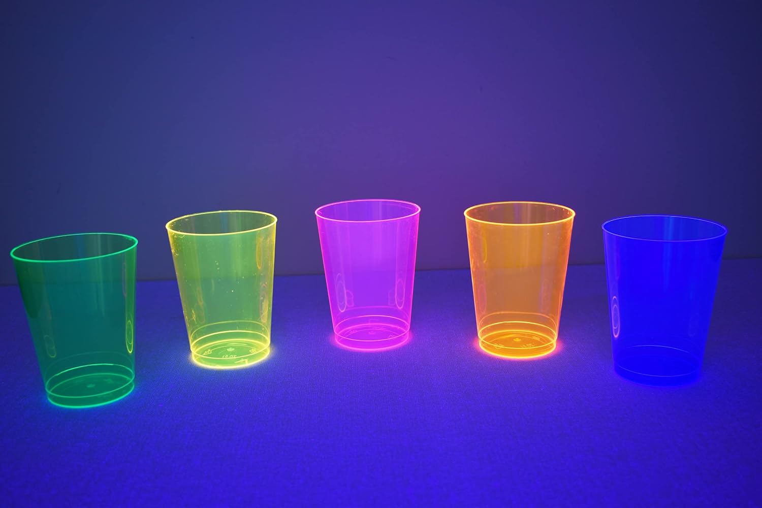 DIRECTGLOW LLC 100ct Blacklight Reactive 10oz Party Cups + 5 Blacklight Balloons (Neon Assorted)