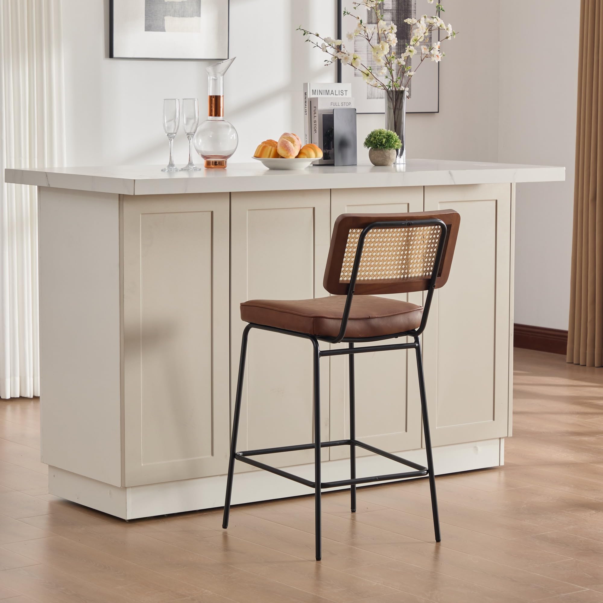 Moderno taburete de bar en diseño brillante, 2 sillas por paquete, acolchado de piel sintética en estilo vintage, diseño sin reposabrazos, respaldo con marco de madera y aspecto de ratán, patas de