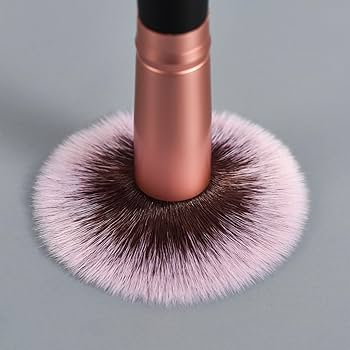 メイク道具・化粧小物 SOFT FOCUS FOUNDATION BRUSH ソフト フォーカス ファンデーション ブラシ | ボビイ ブラウン